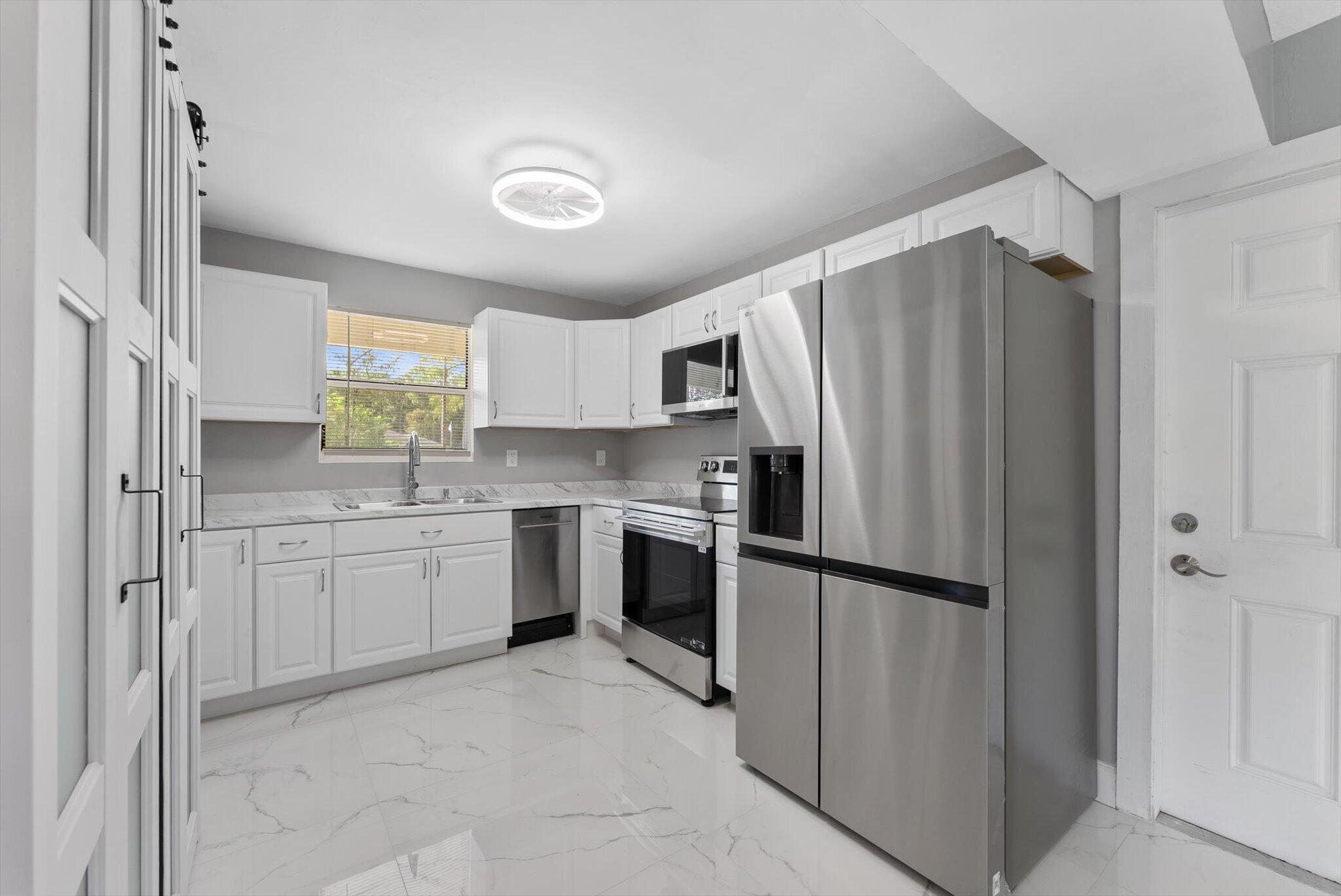 17495 47th Court N Property Photo 4