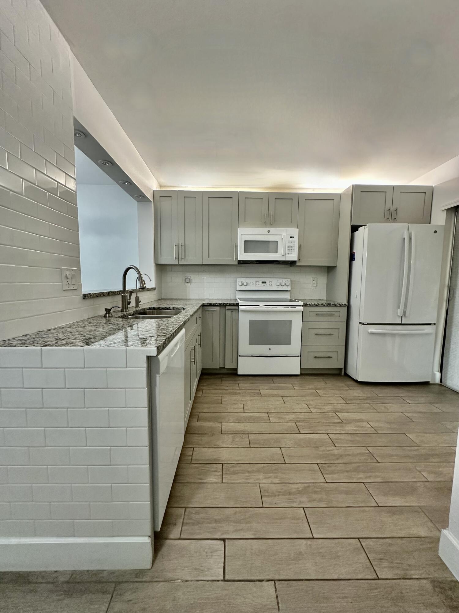 351 Club Circle 108 Property Photo 14