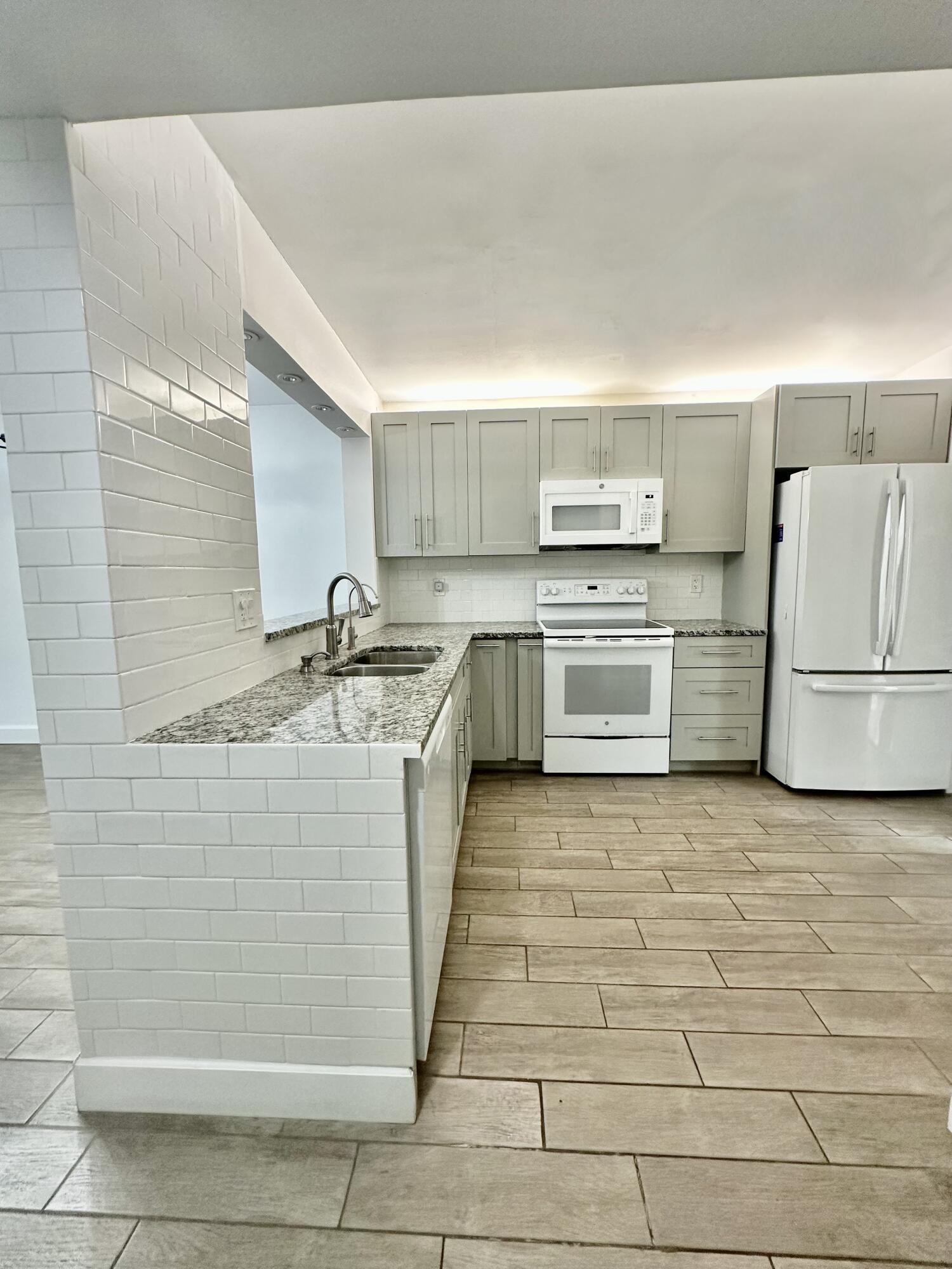 351 Club Circle 108 Property Photo 15