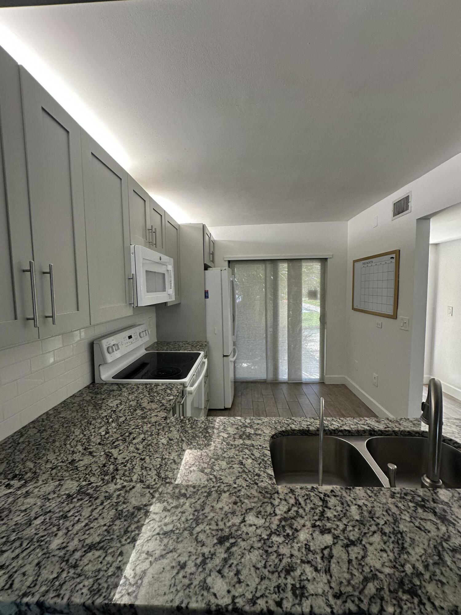 351 Club Circle 108 Property Photo 17