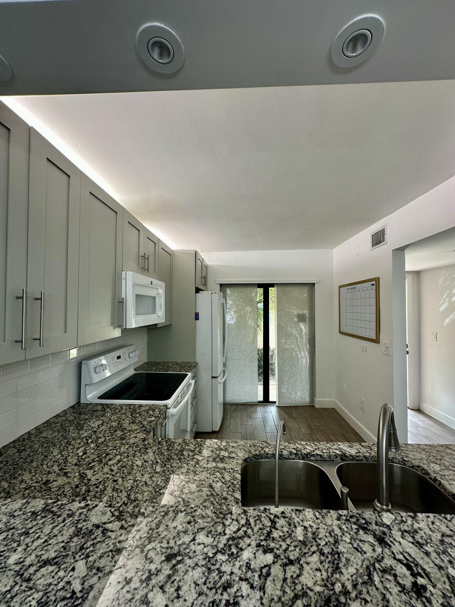 351 Club Circle 108 Property Photo 18
