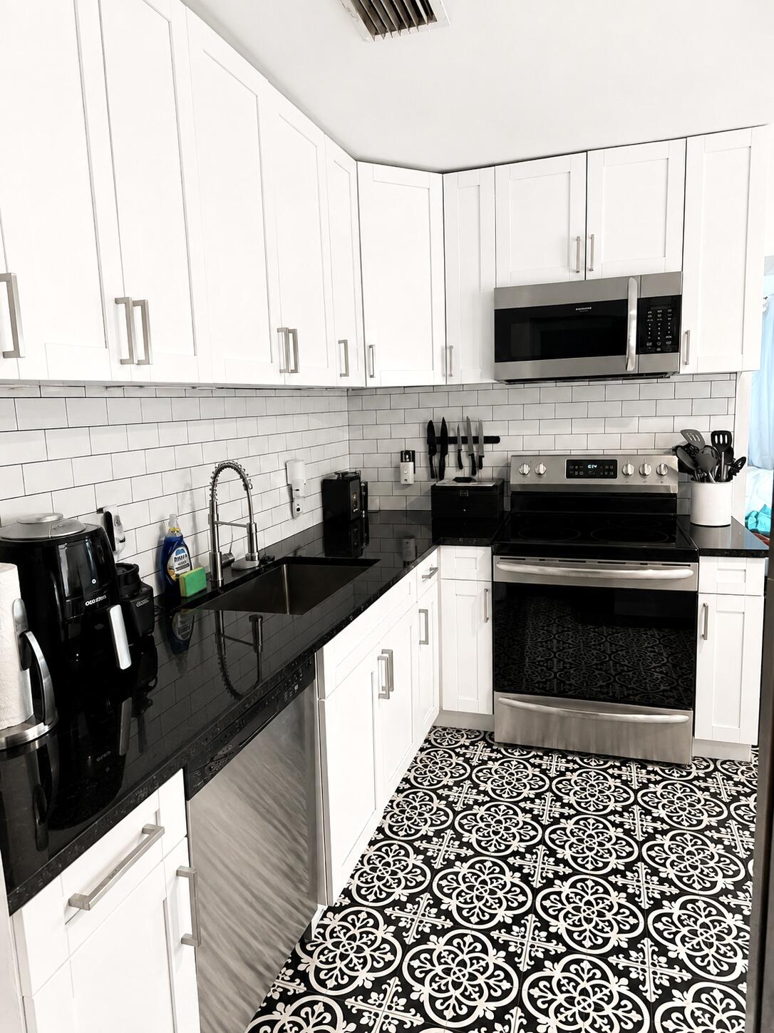 617 N D Street Property Photo 4