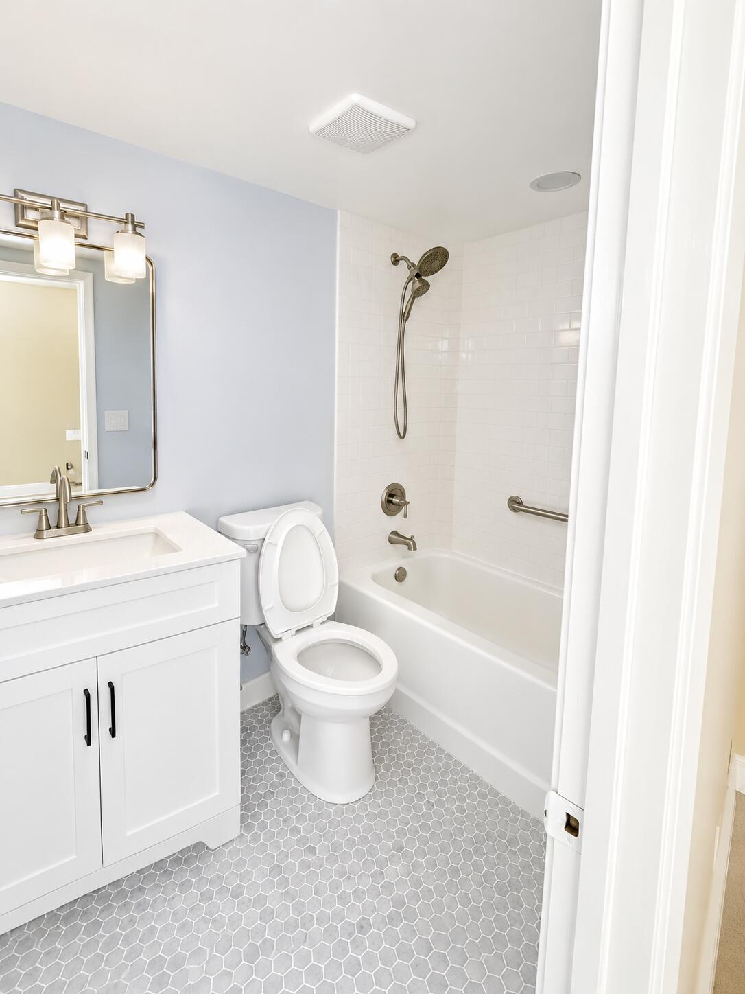 600 Village Green Court 215 Property Photo 8