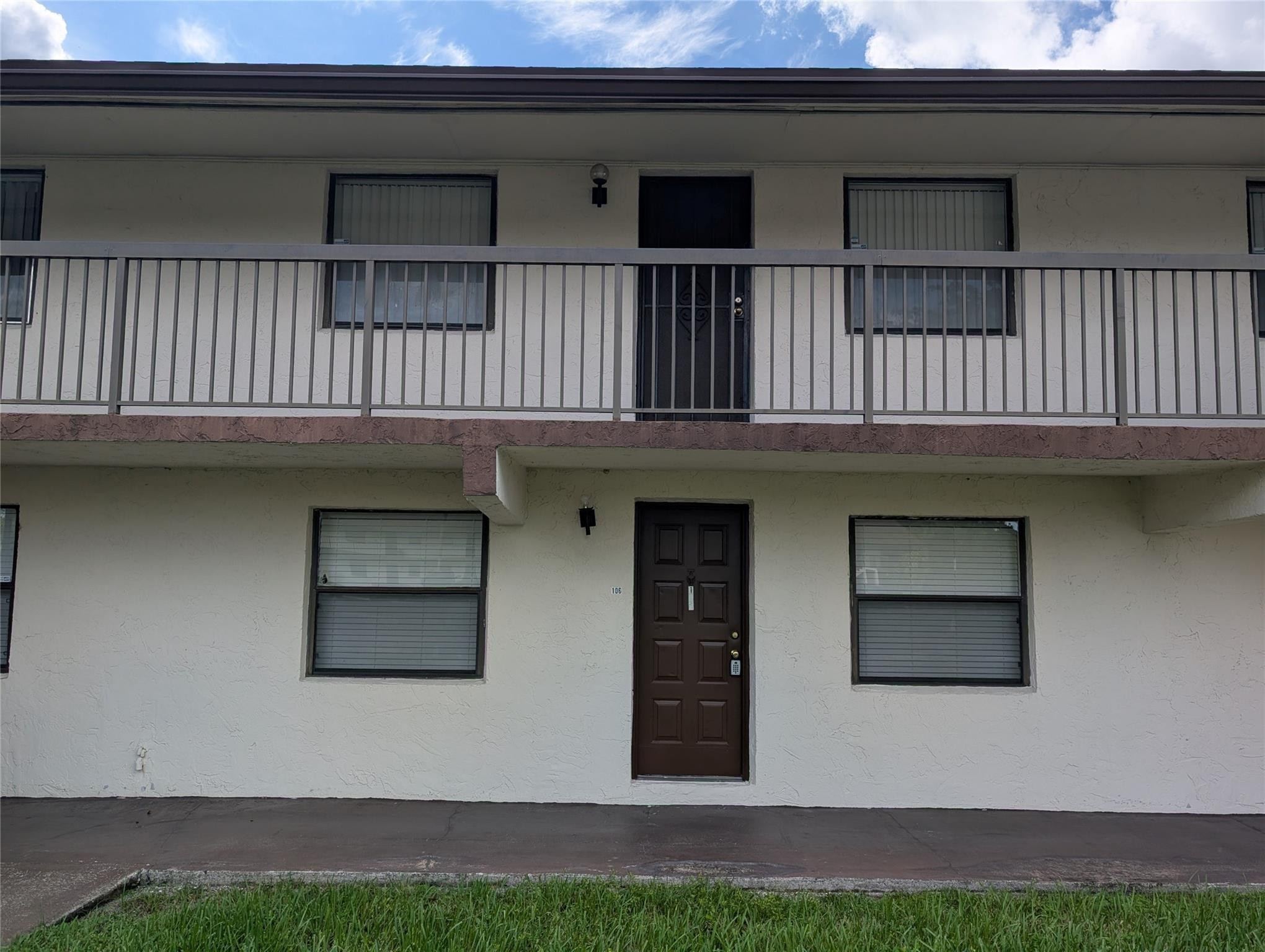 6040 Shaker Wood Circle Property Photo 1