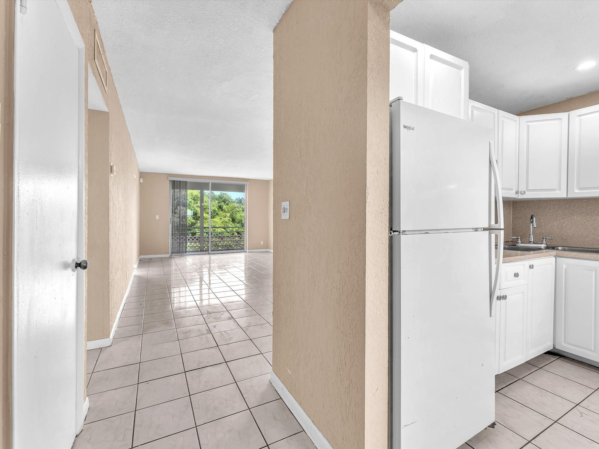 5275 Nw 10th Court 401 Property Photo 4