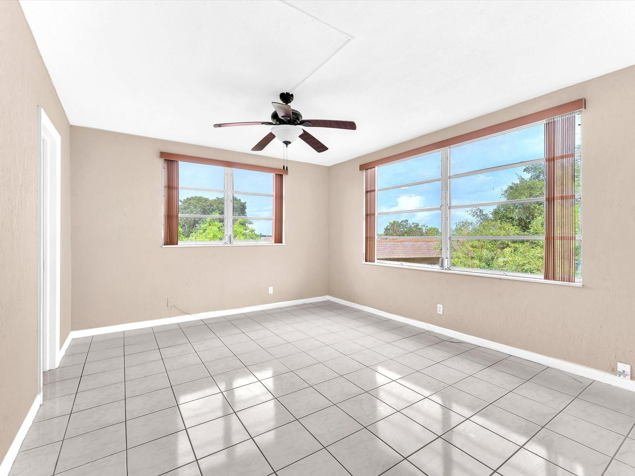5275 Nw 10th Court 401 Property Photo 17