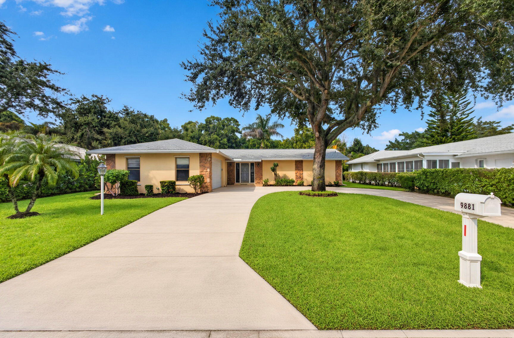 9881 Se Little Club Way N Property Photo 1