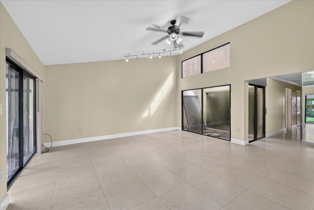 572 Sw 28th Avenue Property Photo 11