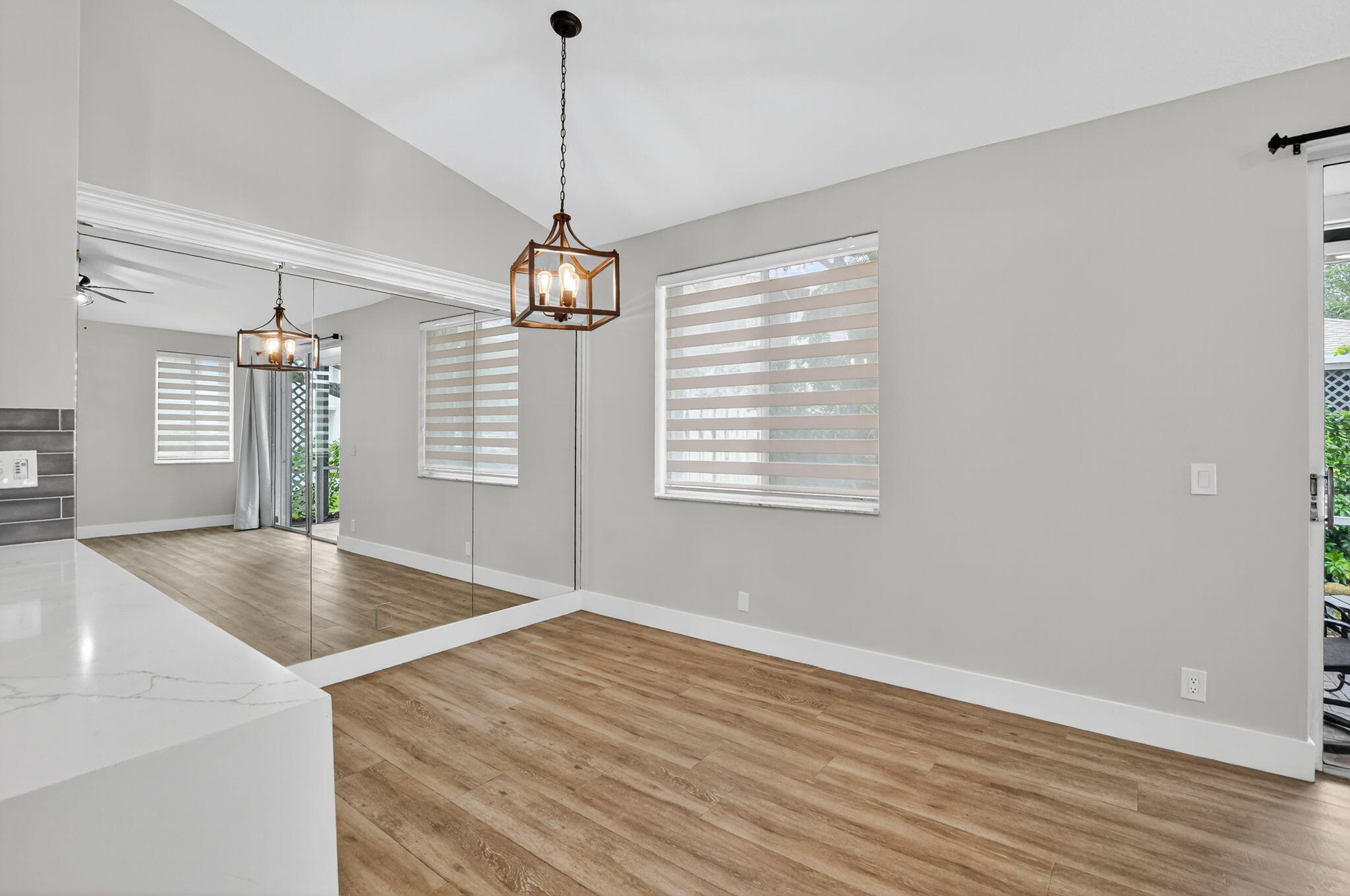 851 Nw 42nd Place Property Photo 11