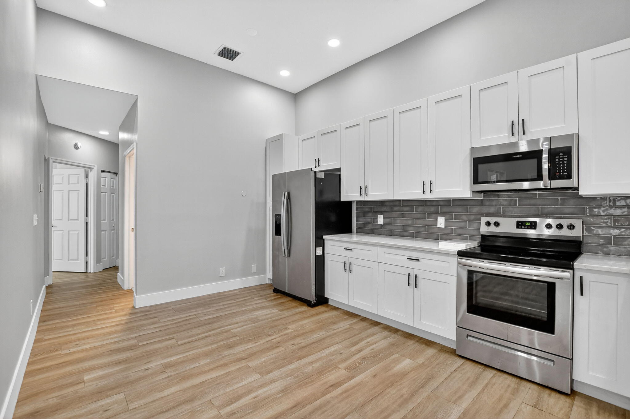 851 Nw 42nd Place Property Photo 13