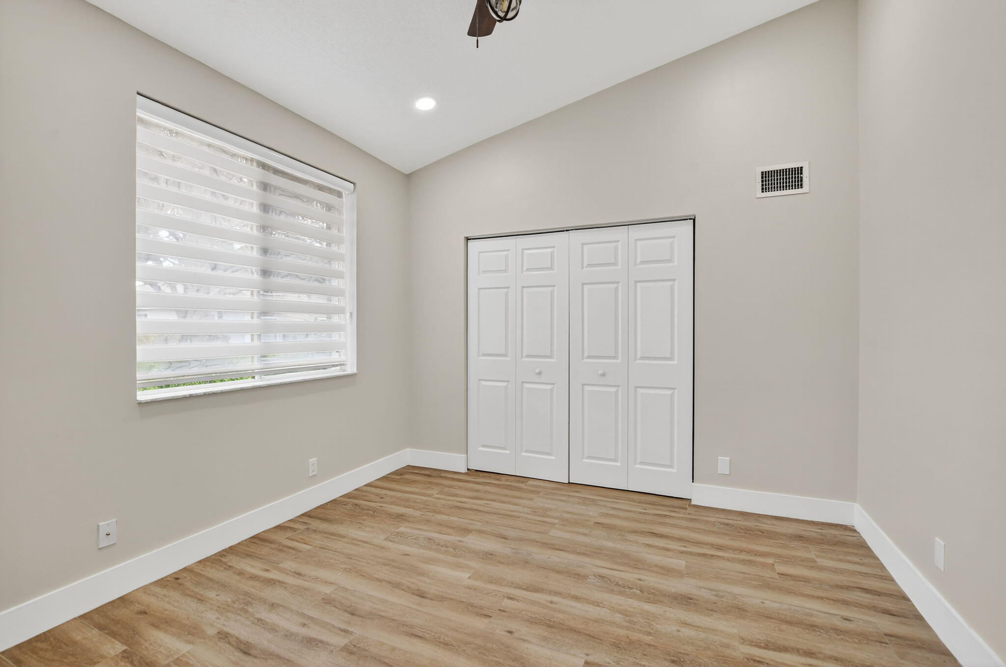 851 Nw 42nd Place Property Photo 15