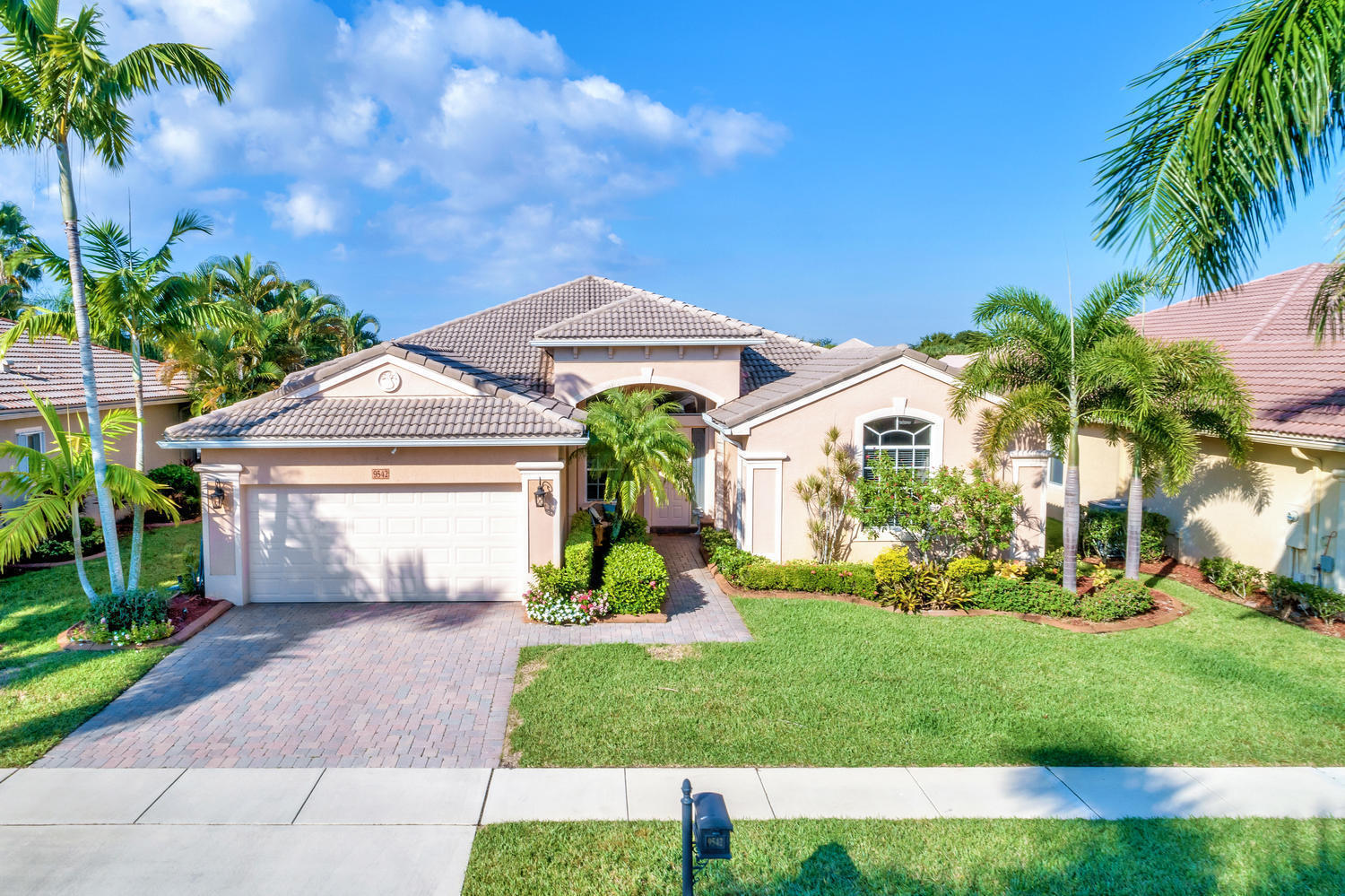 9542 Lantern Bay Circle Property Photo 1