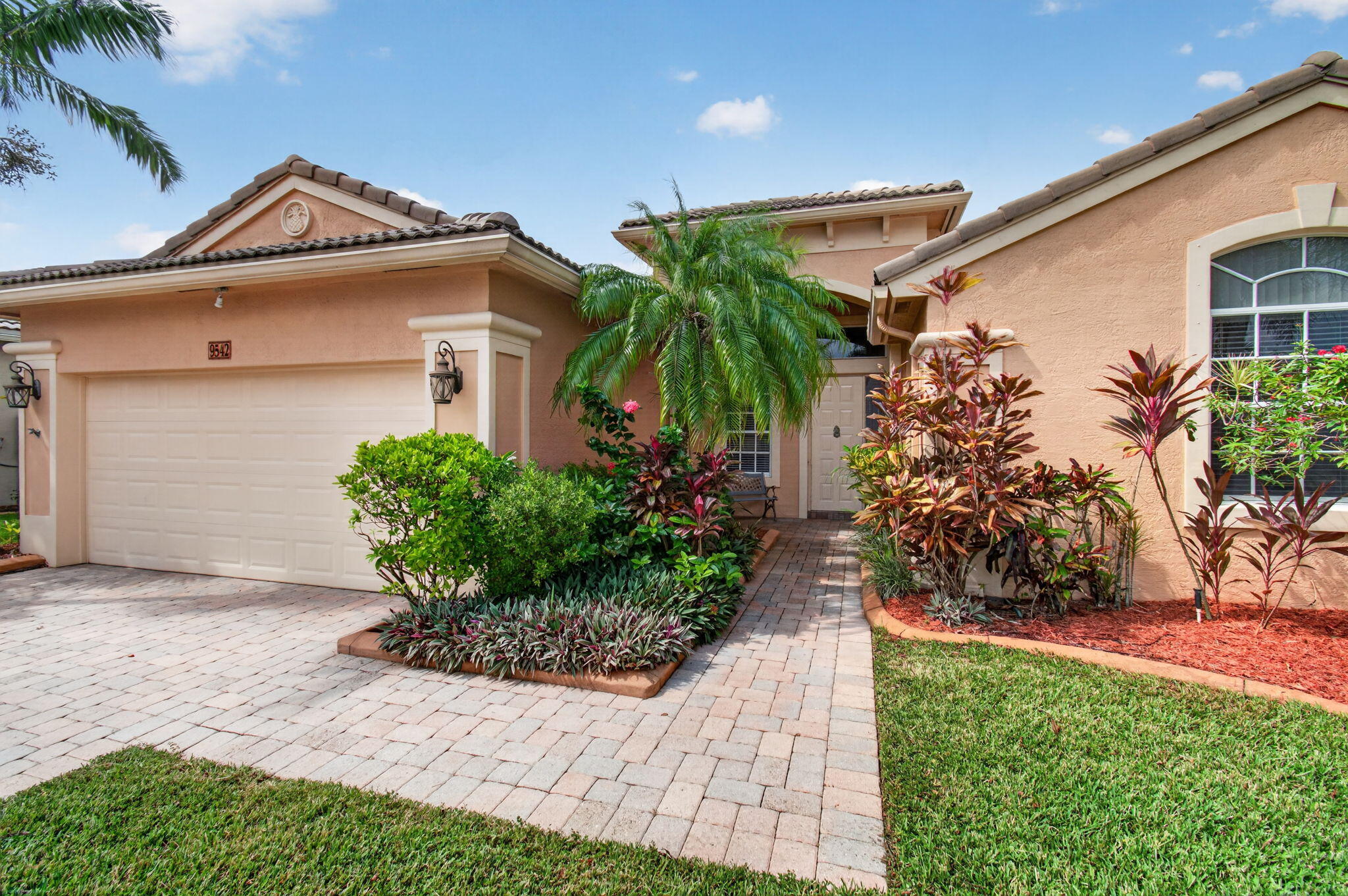 9542 Lantern Bay Circle Property Photo 8