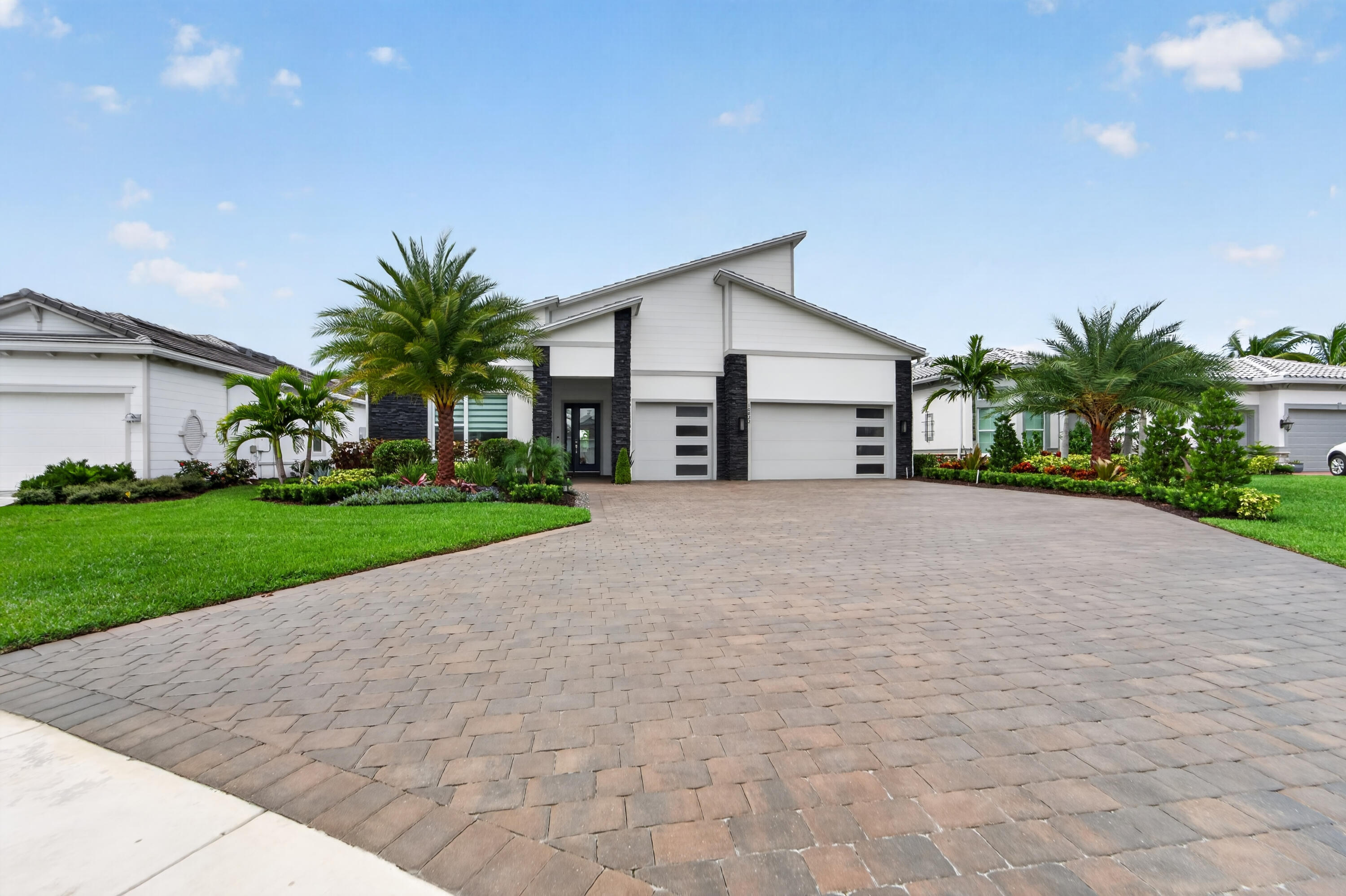 10822 Stellar Circle Property Photo 1