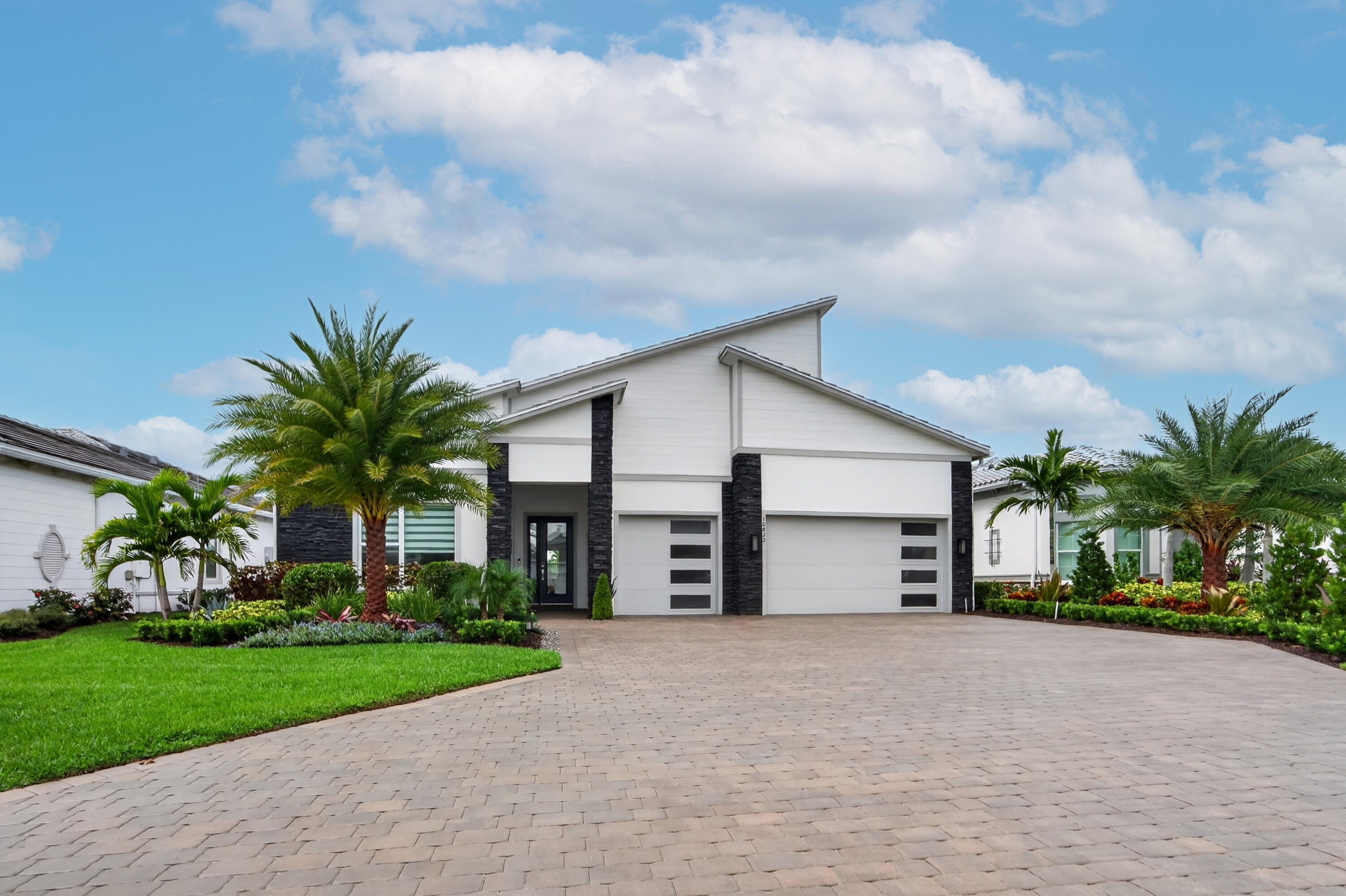10822 Stellar Circle Property Photo 1