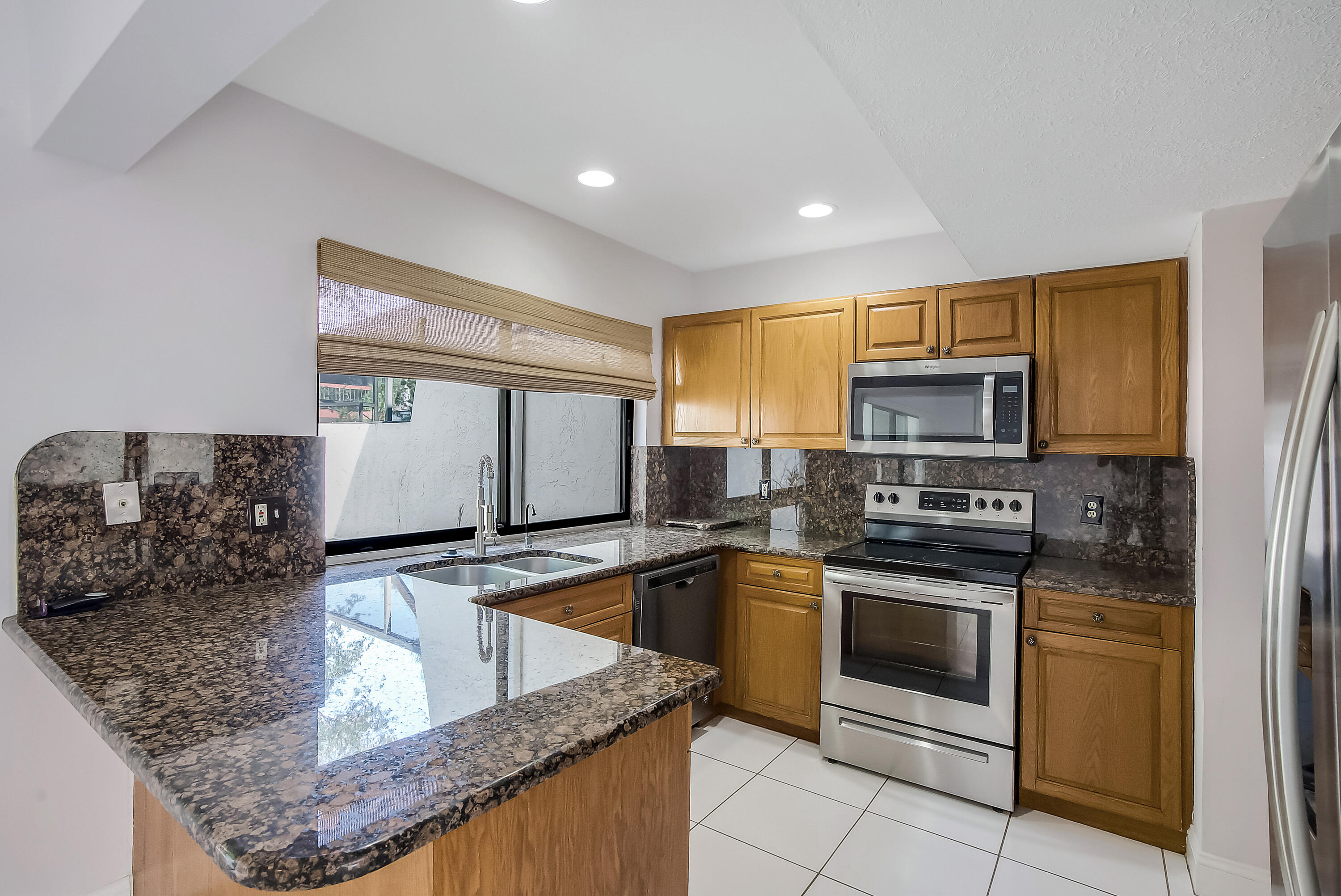 3015 Oaktree Lane Unit 277 Property Photo 4