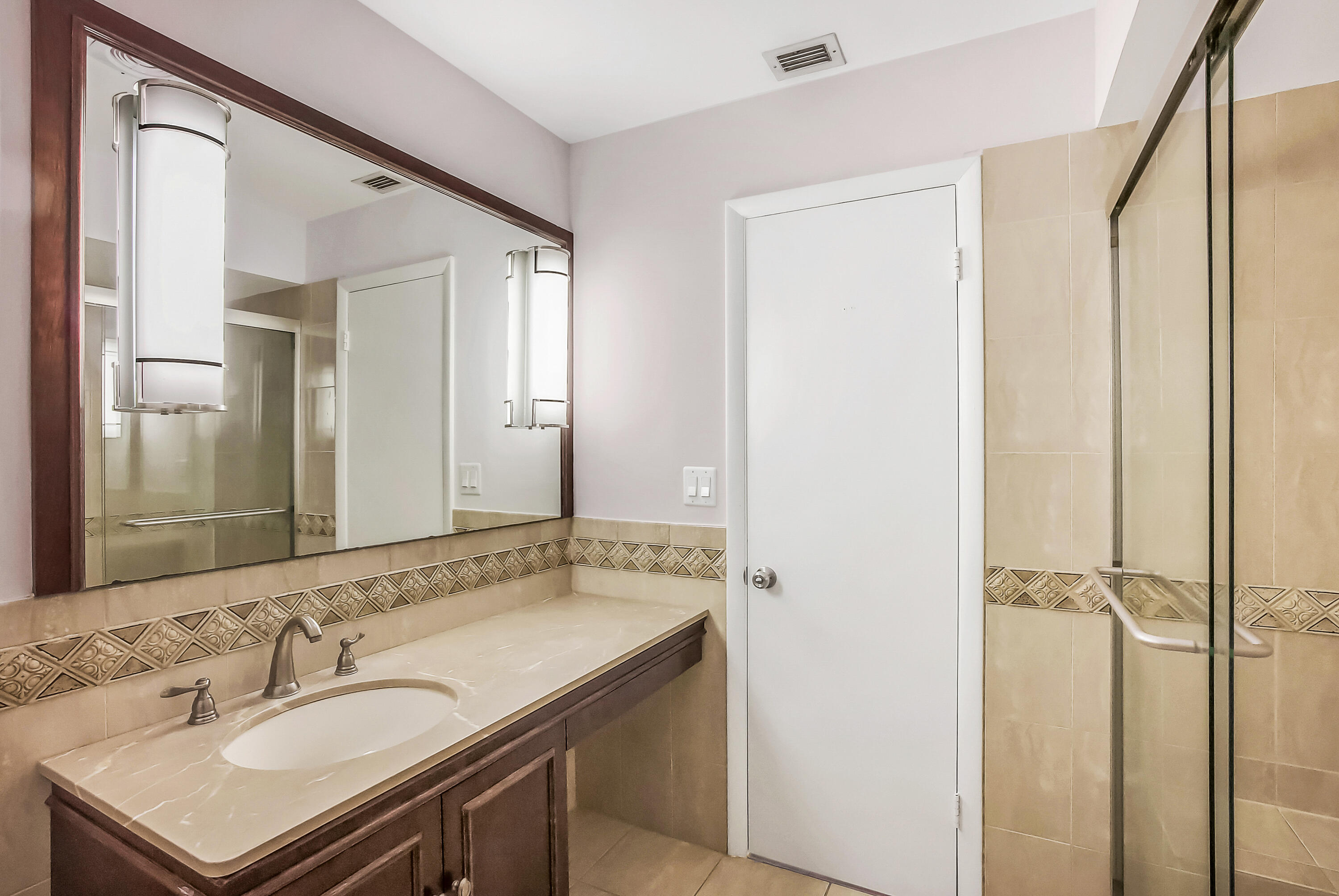 3015 Oaktree Lane Unit 277 Property Photo 15