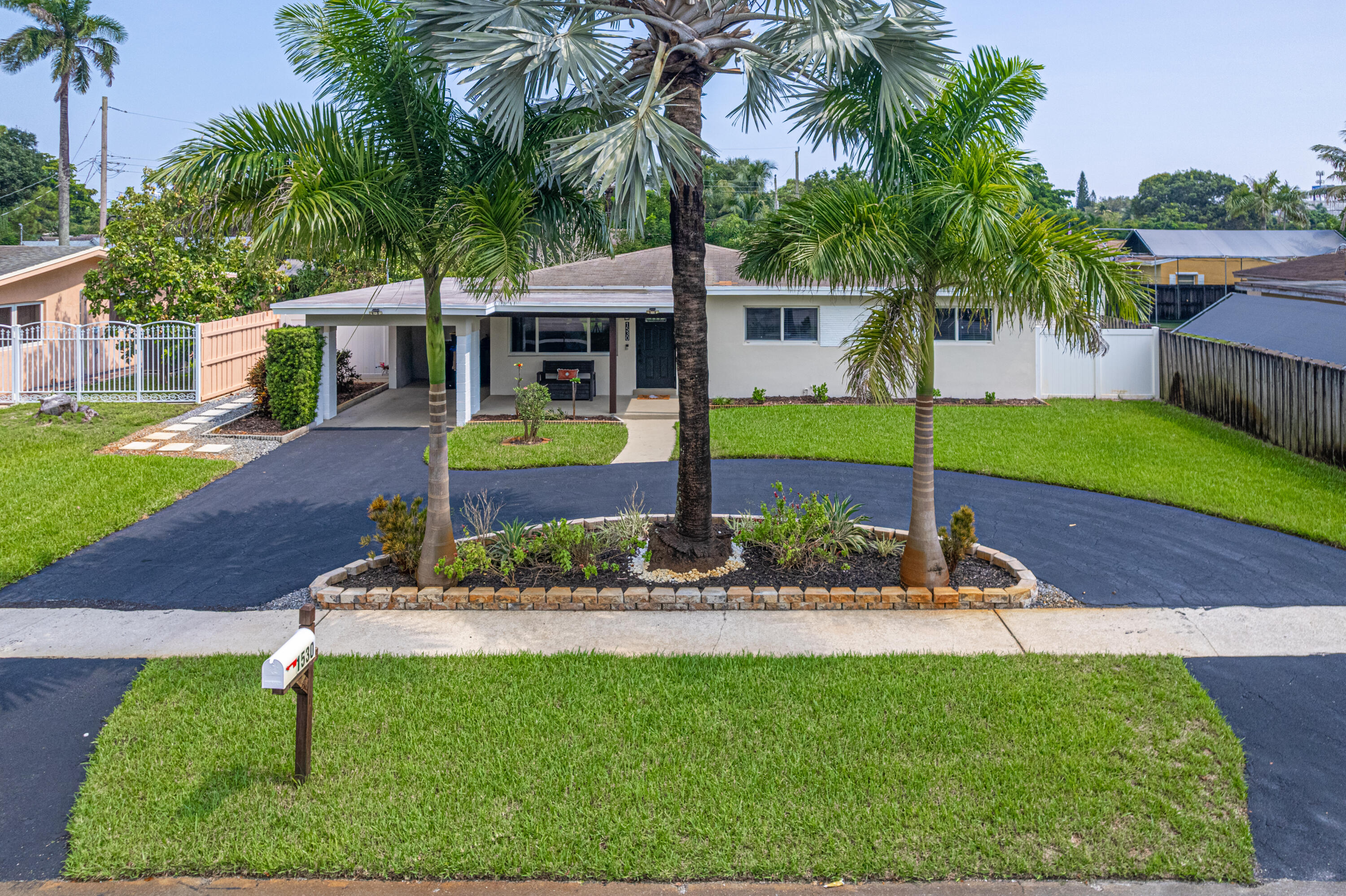 1530 SW 25TH Avenue Property Photo 1