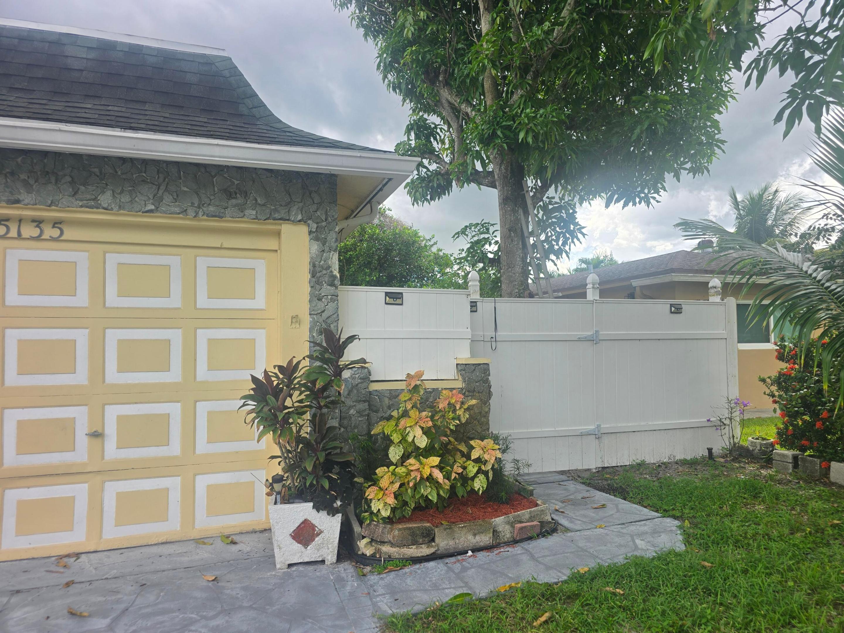 5135 Sw 10th Street Property Photo 1