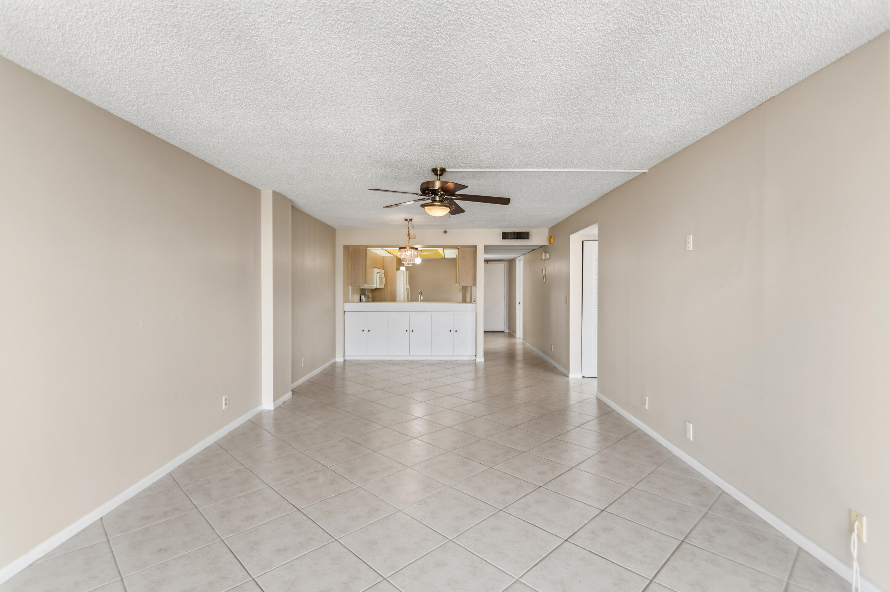 17 Royal Palm Way 6010 Property Photo 7