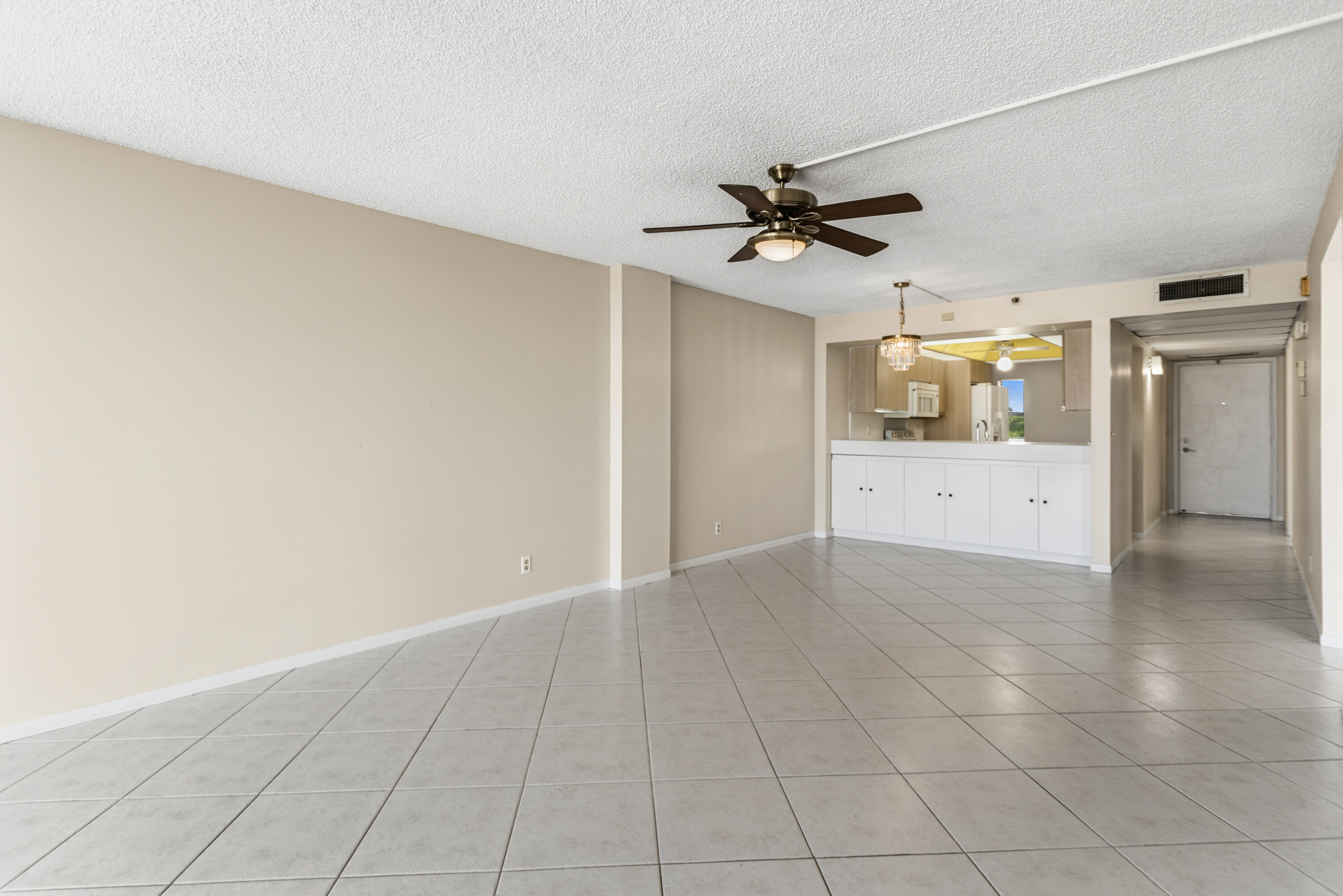 17 Royal Palm Way 6010 Property Photo 8