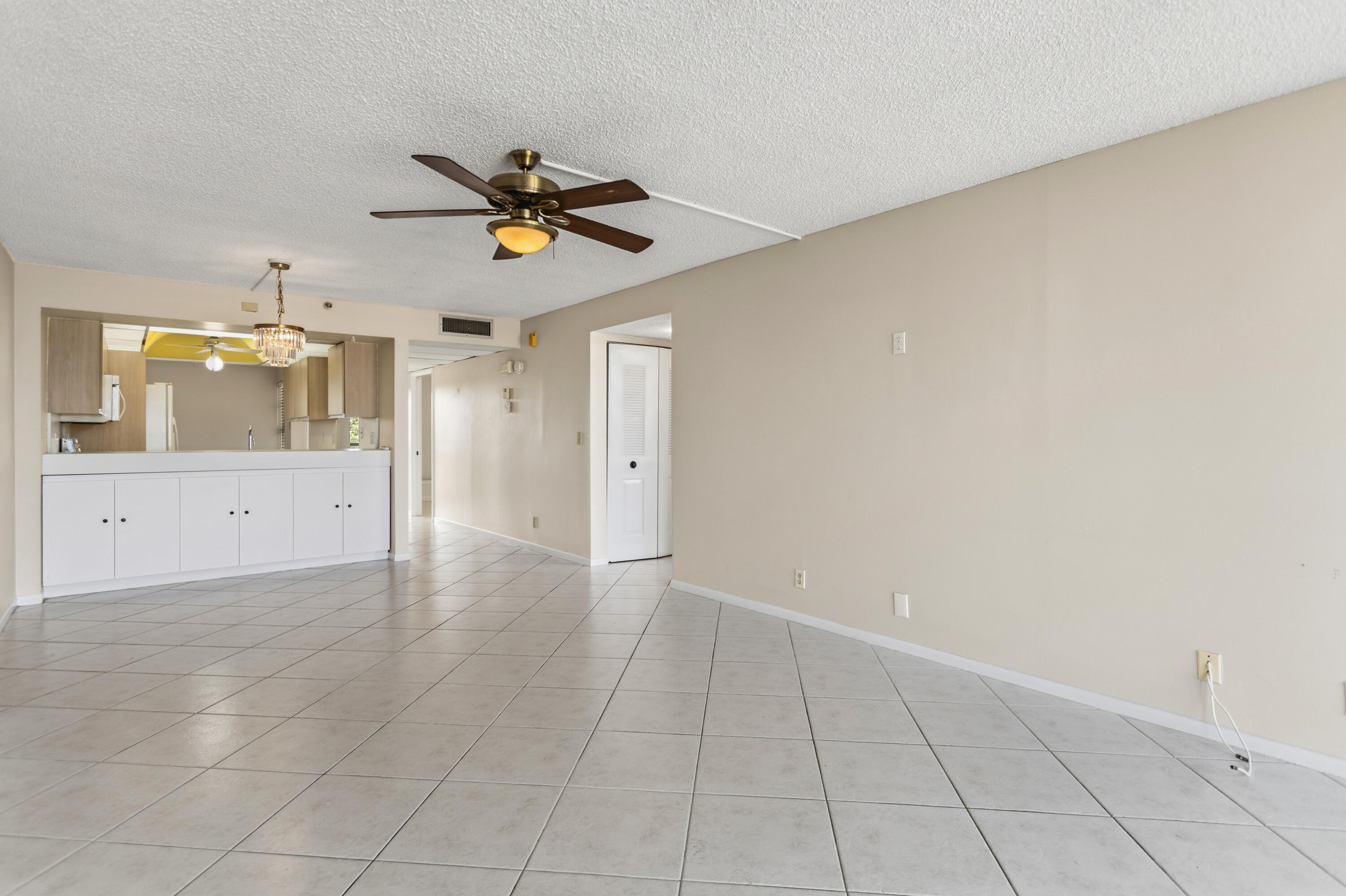 17 Royal Palm Way 6010 Property Photo 9