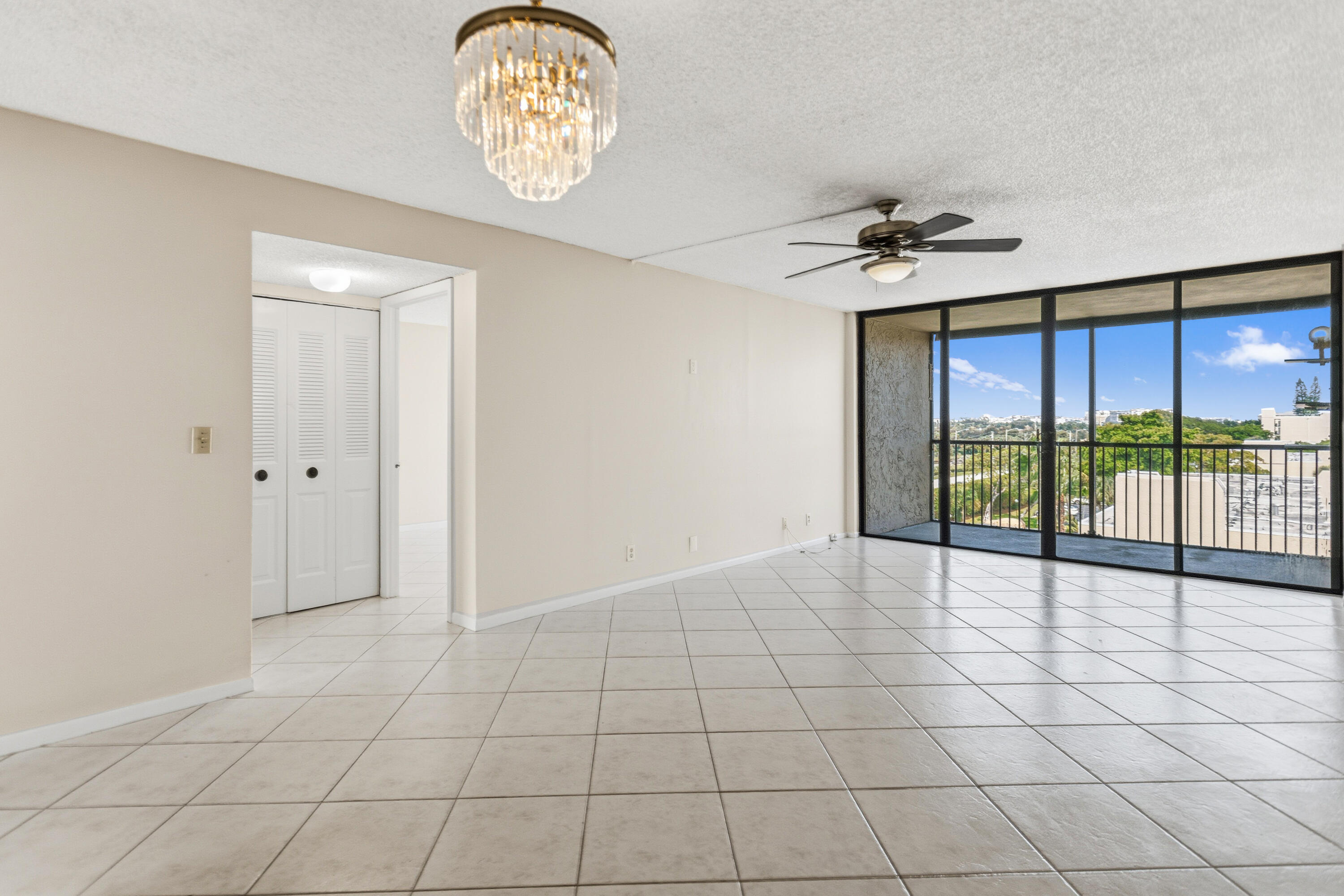 17 Royal Palm Way 6010 Property Photo 11