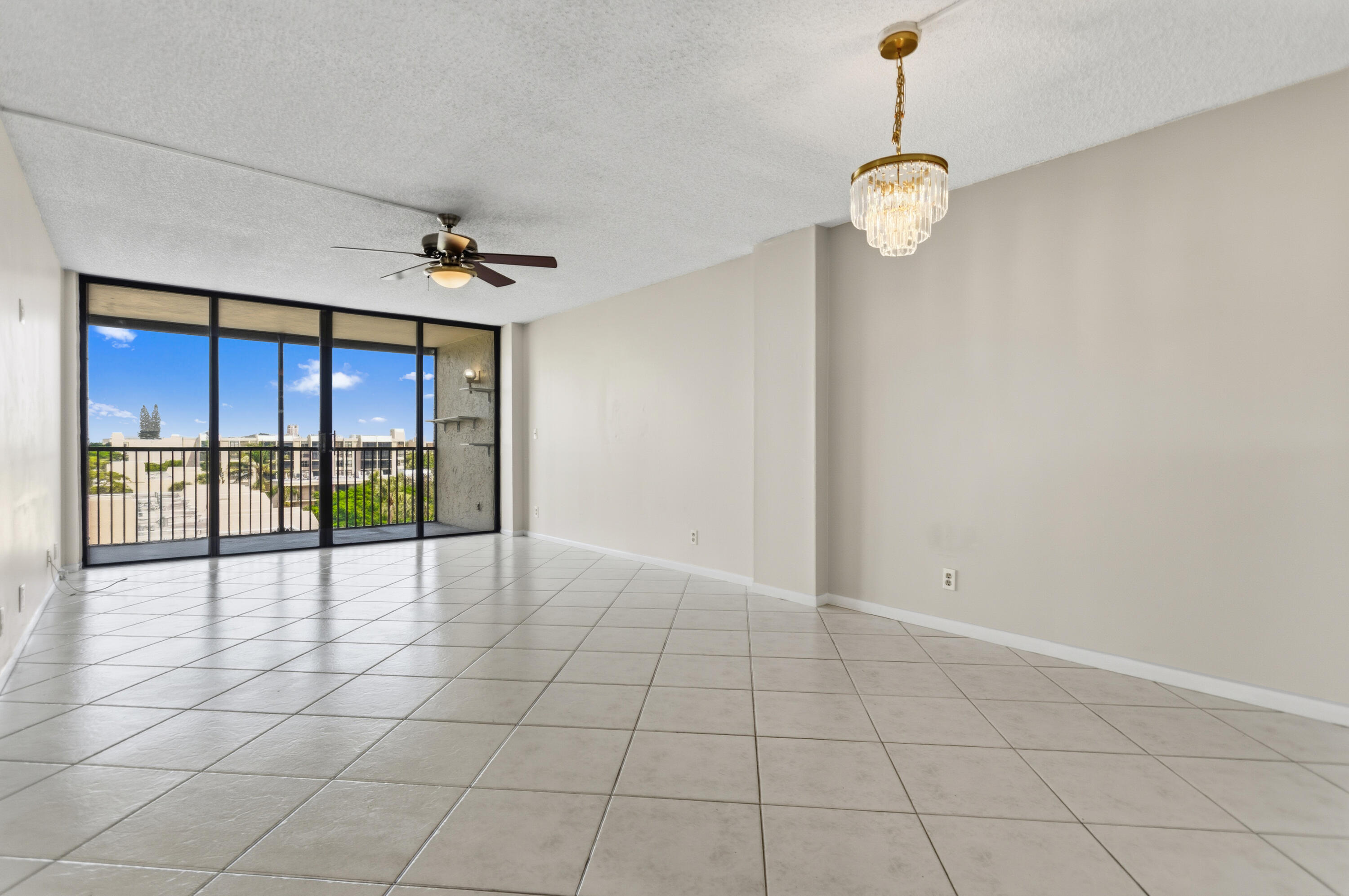 17 Royal Palm Way 6010 Property Photo 12