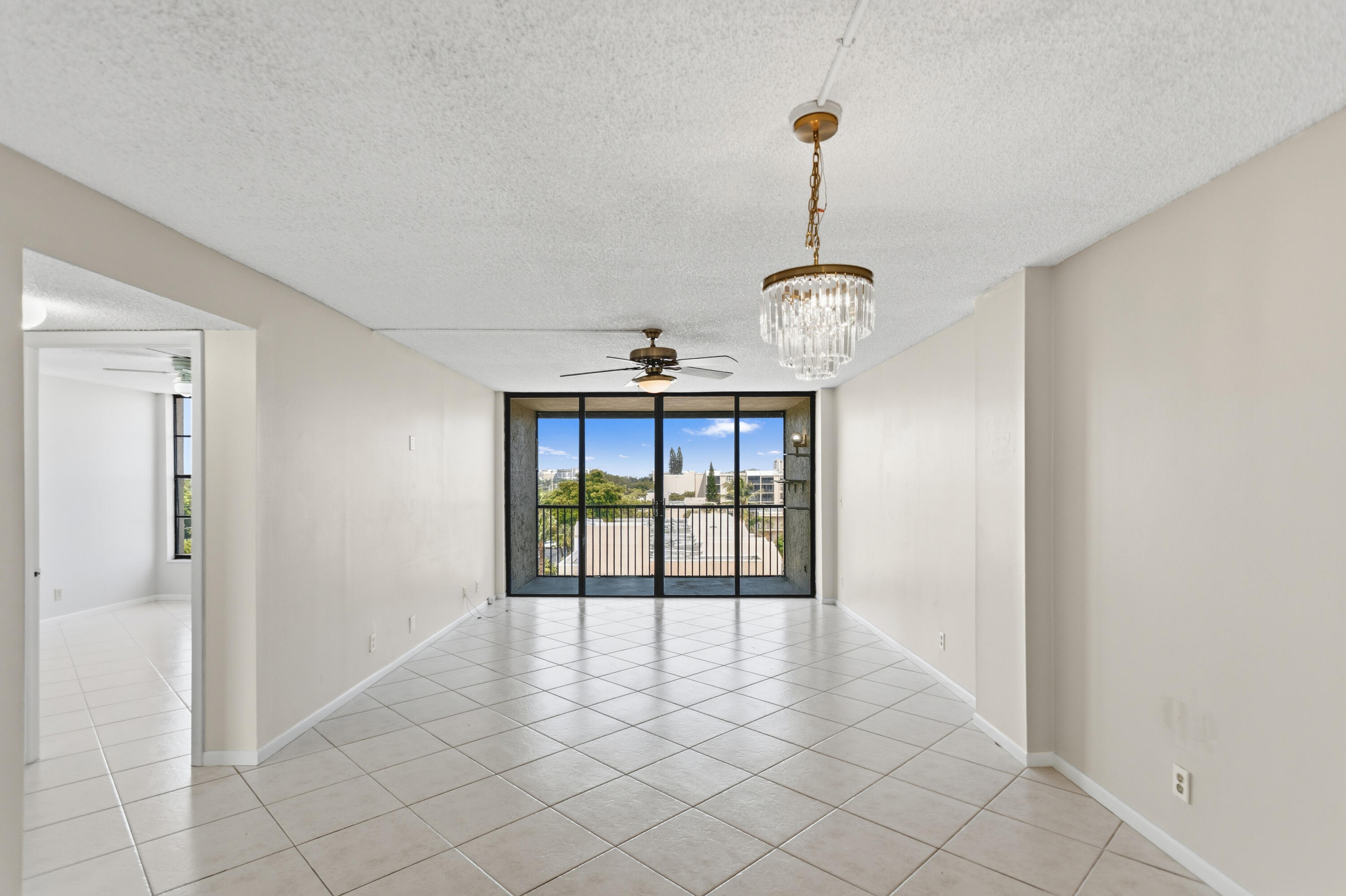 17 Royal Palm Way 6010 Property Photo 13