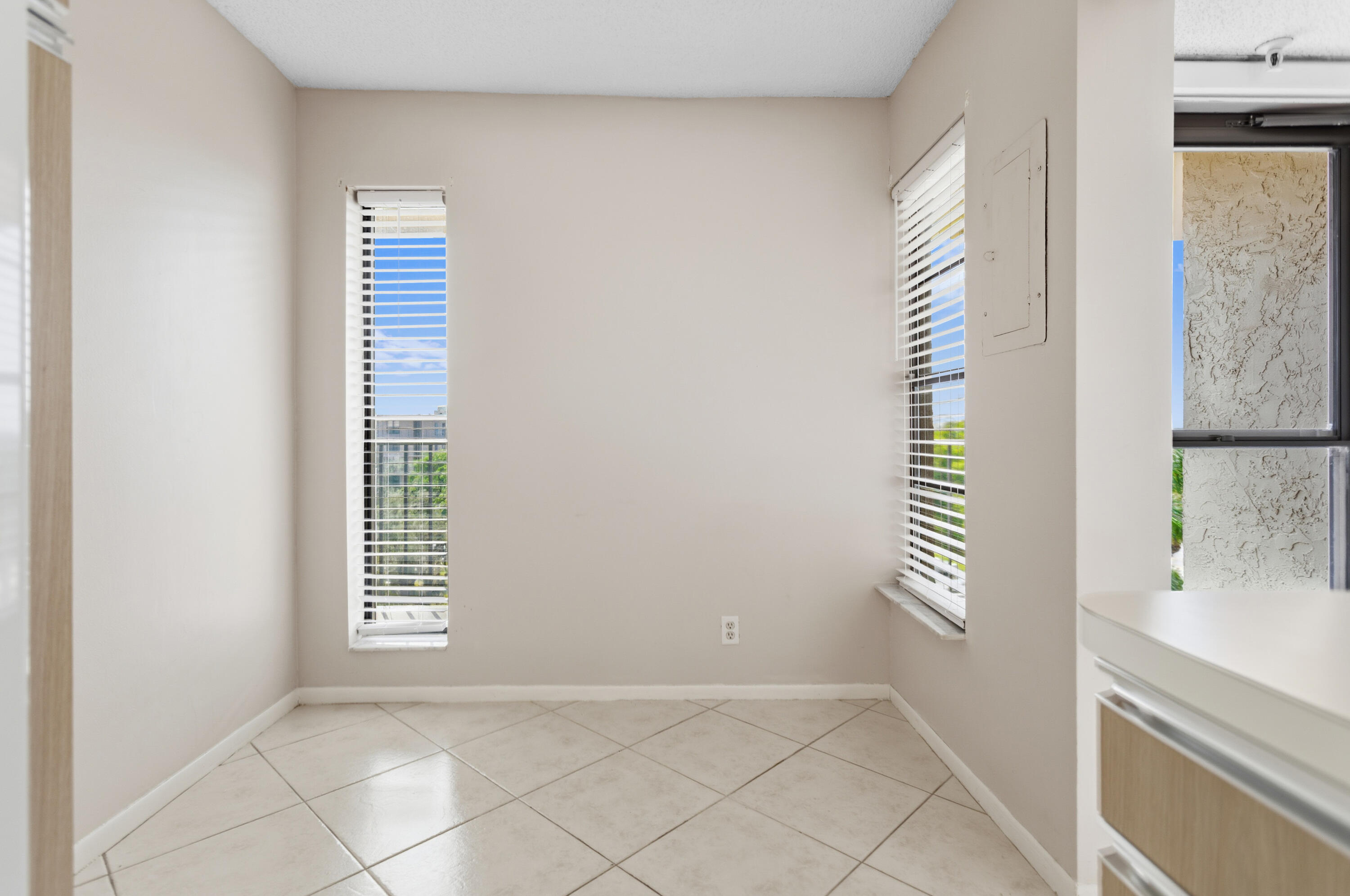 17 Royal Palm Way 6010 Property Photo 20