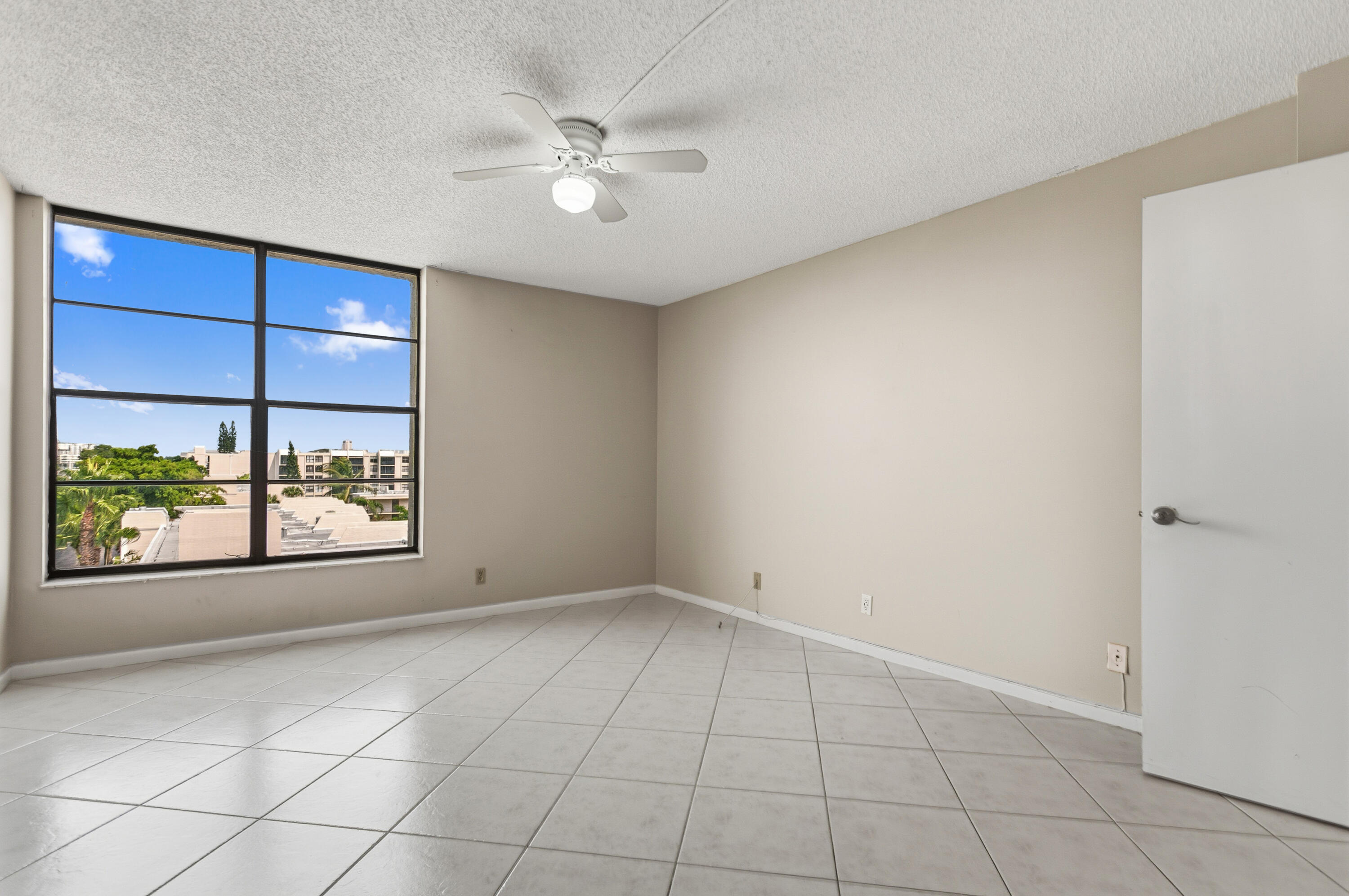 17 Royal Palm Way 6010 Property Photo 21