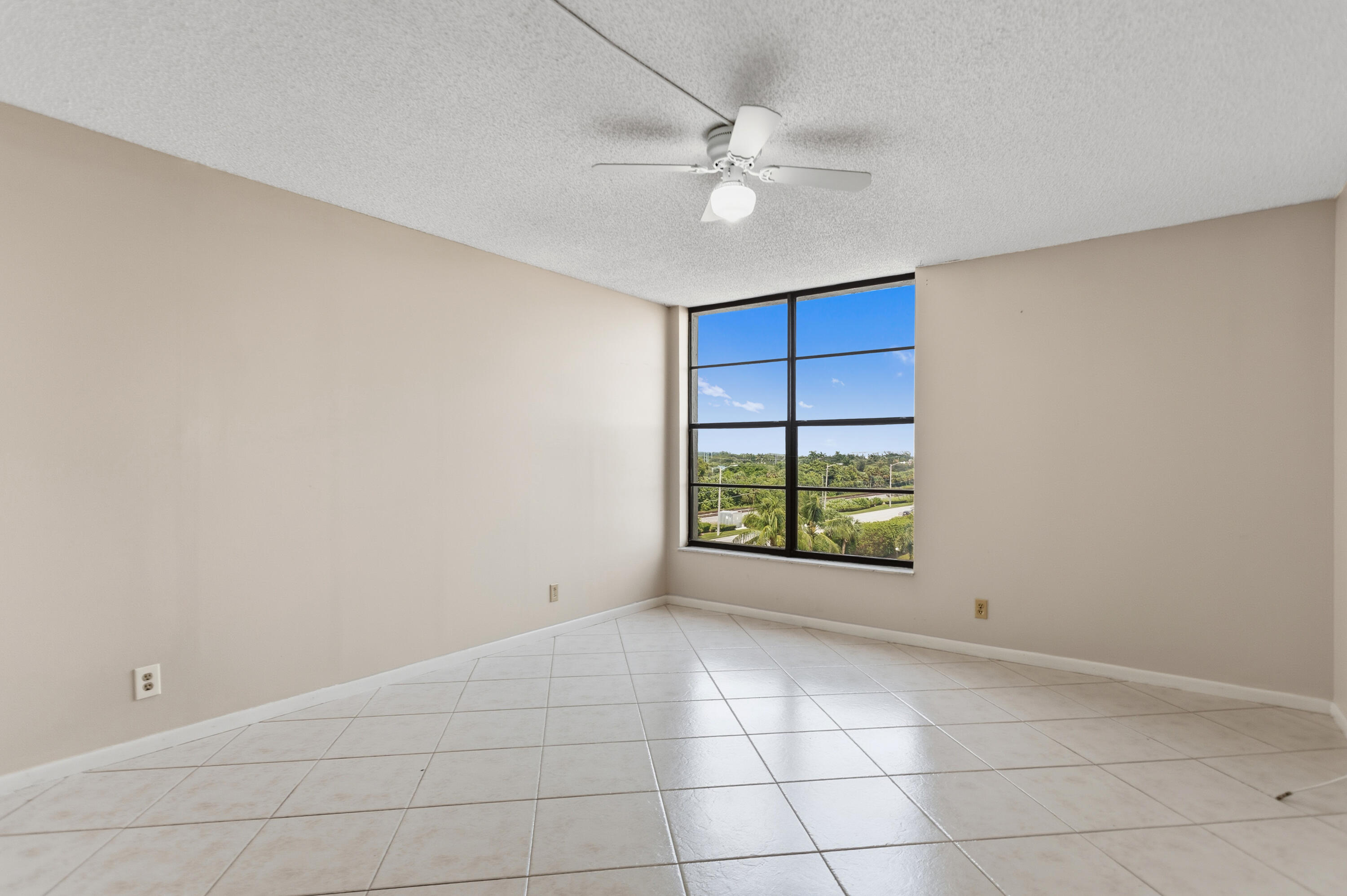 17 Royal Palm Way 6010 Property Photo 22