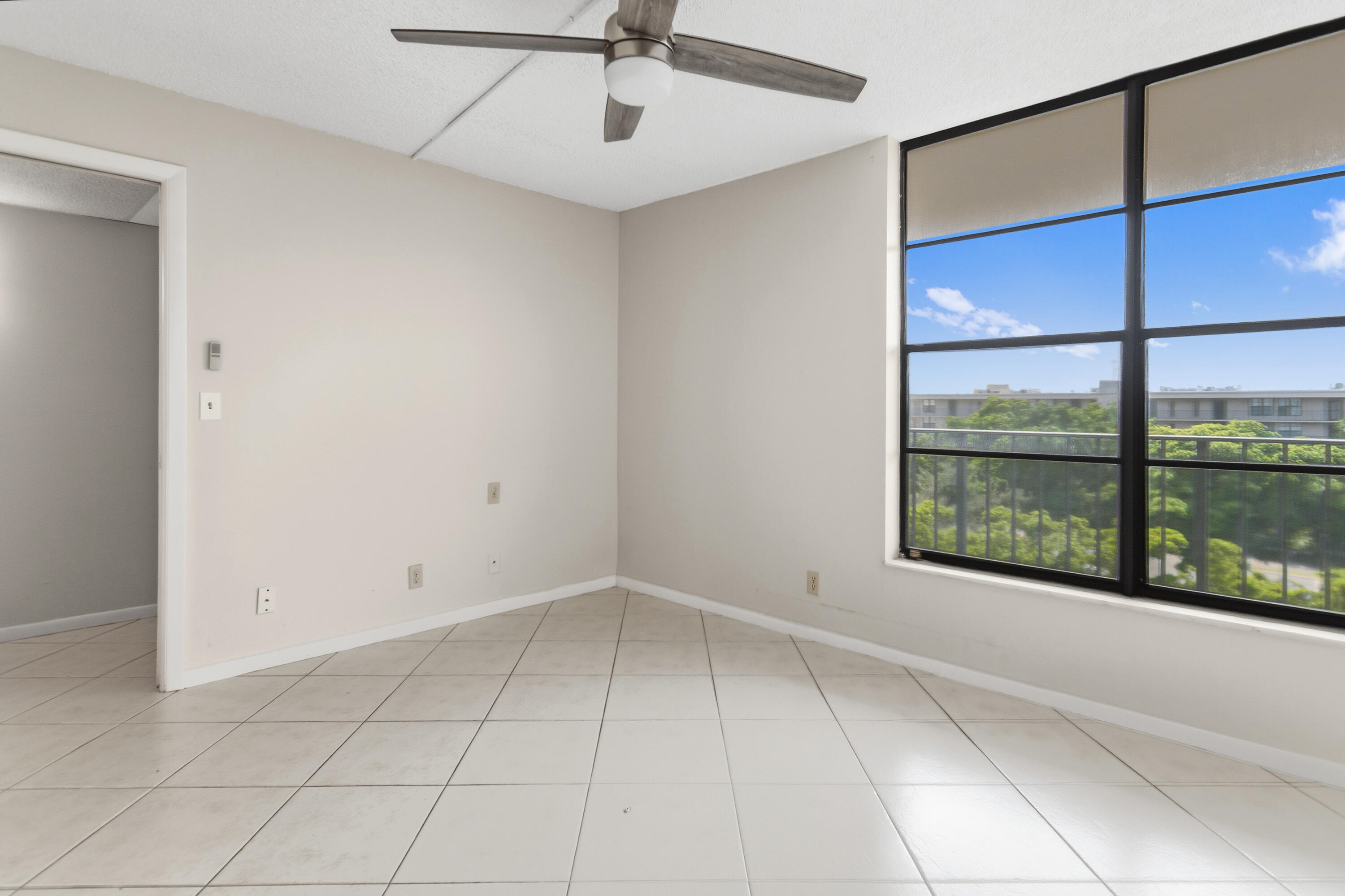 17 Royal Palm Way 6010 Property Photo 28