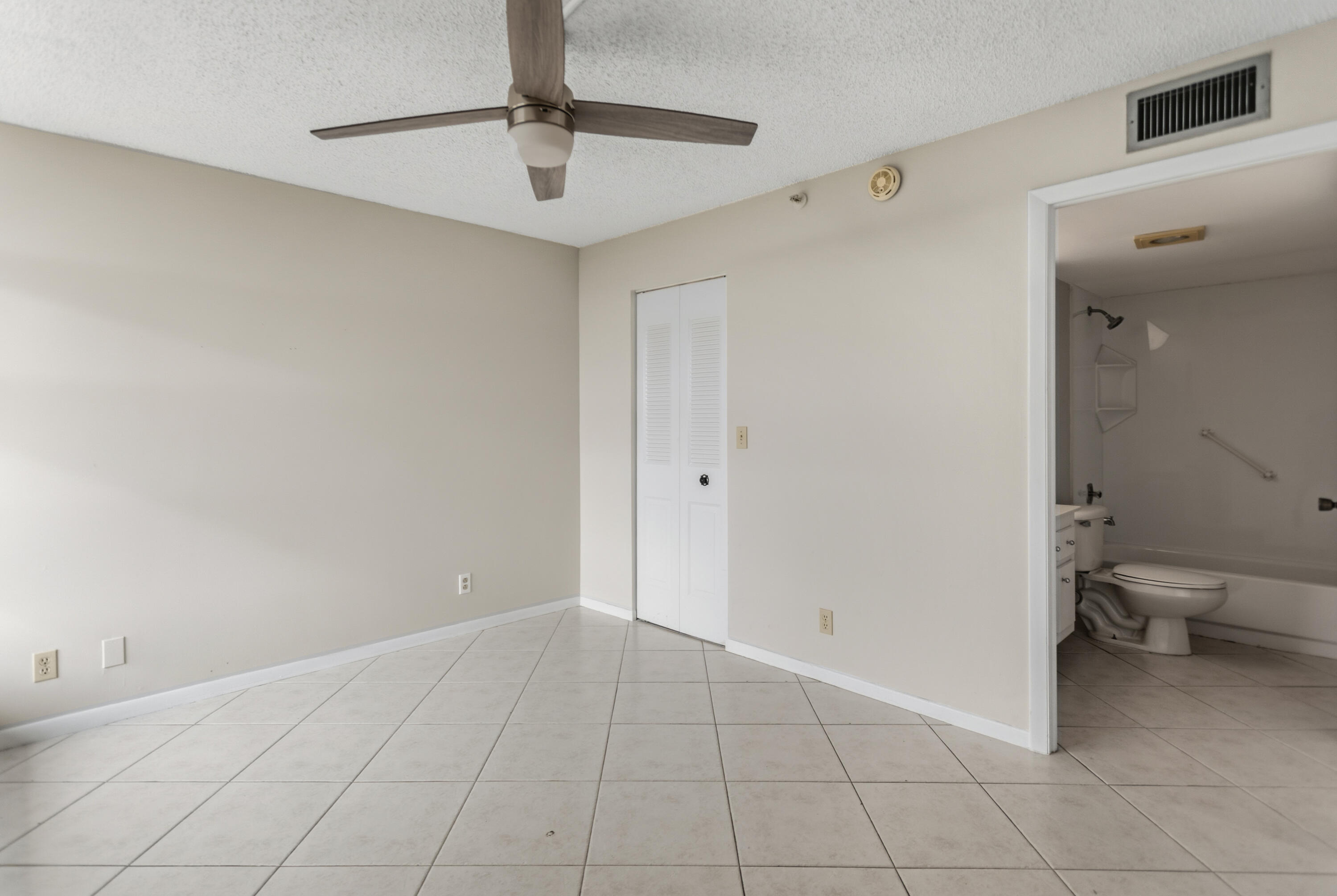 17 Royal Palm Way 6010 Property Photo 29