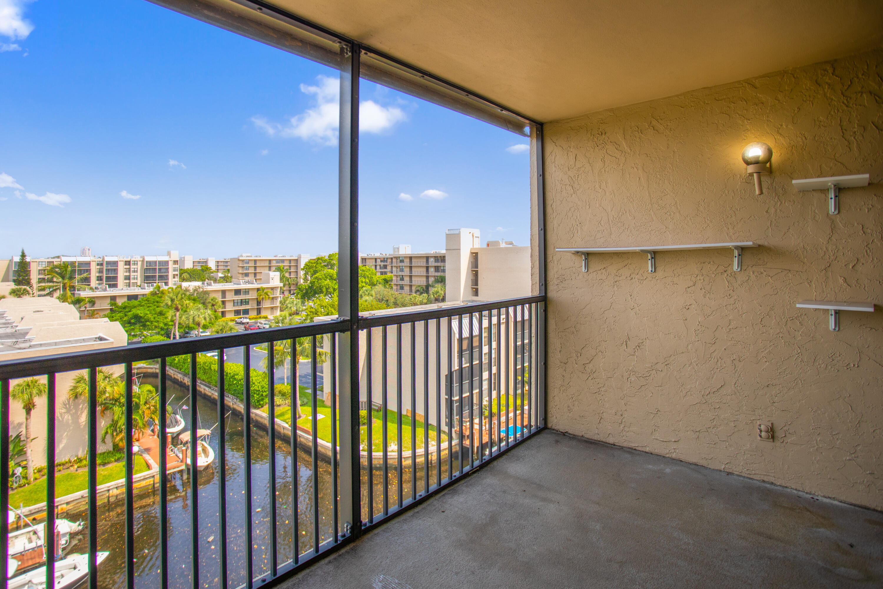 17 Royal Palm Way 6010 Property Photo 34