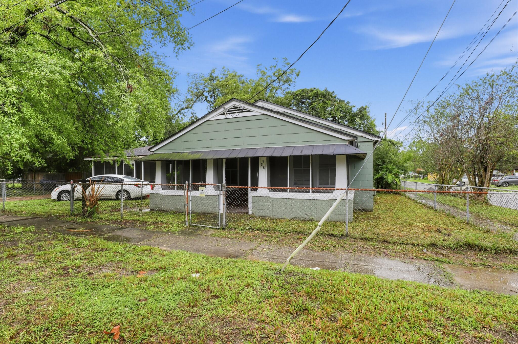 956 Baker Avenue Property Photo 1