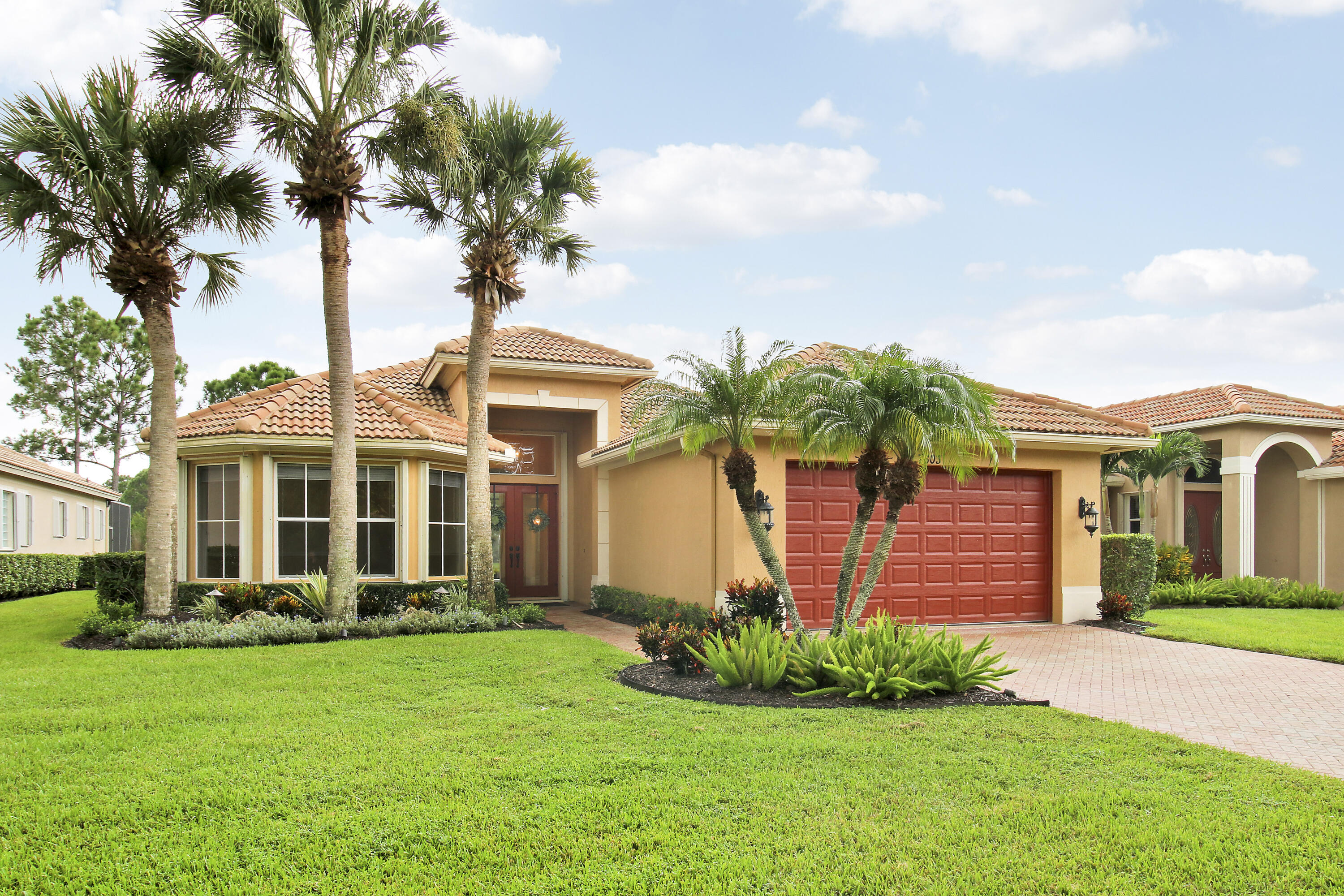 7603 Greenbrier Circle Property Photo 1