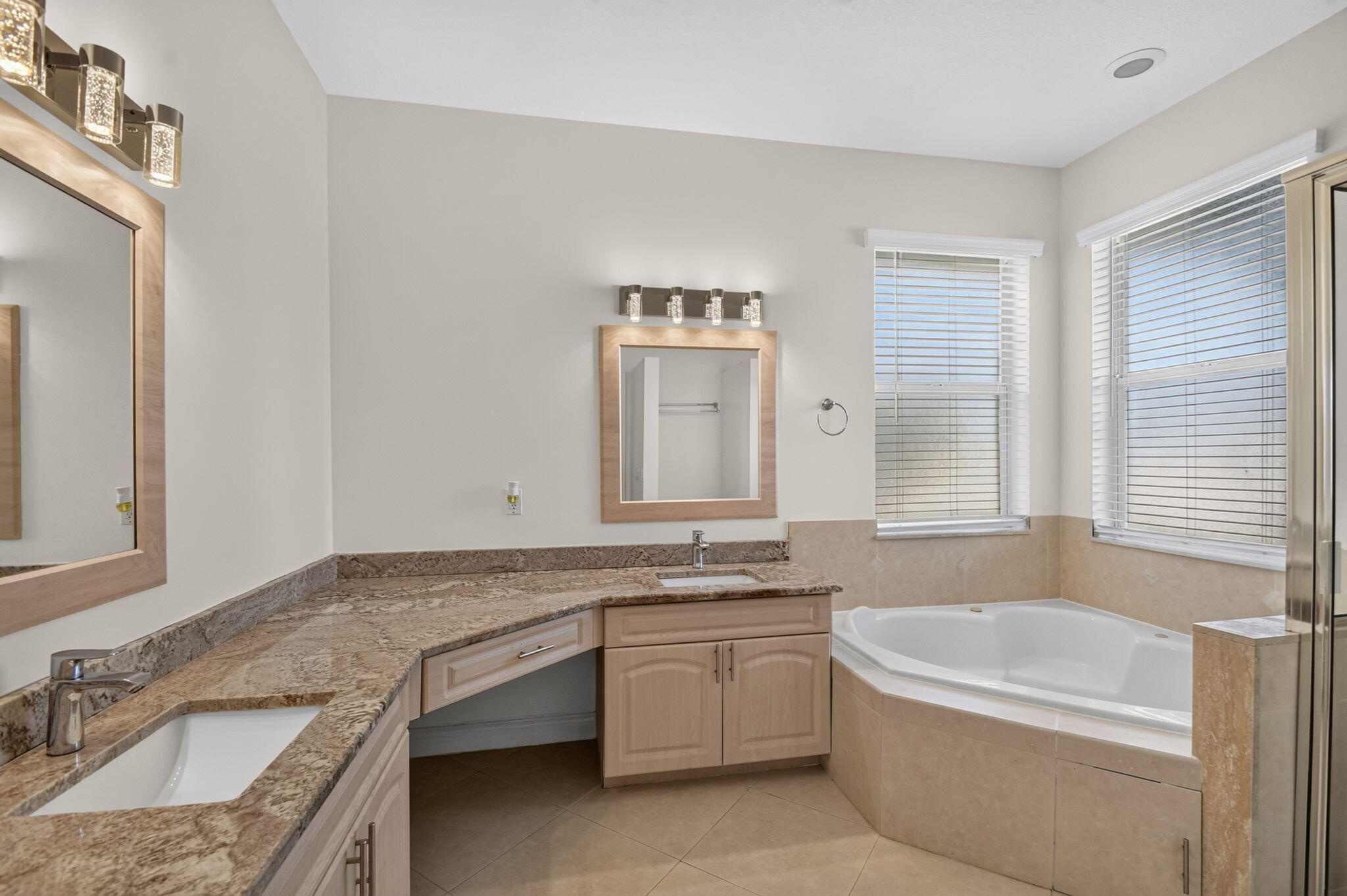 2676 Yarmouth Drive Property Photo 3