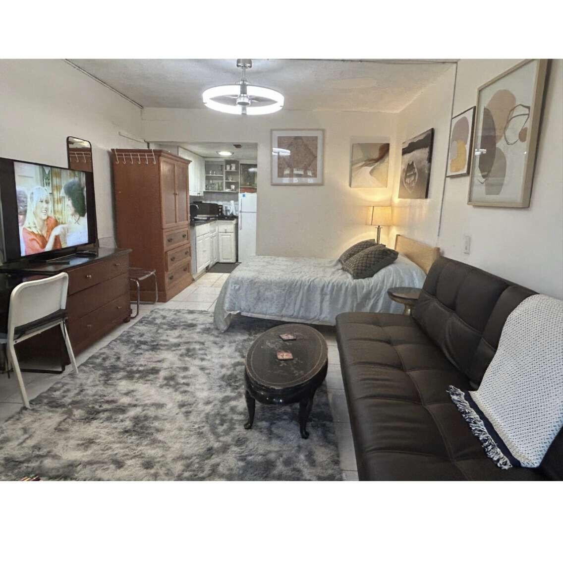 18335 Collins Avenue 159 Property Photo 1