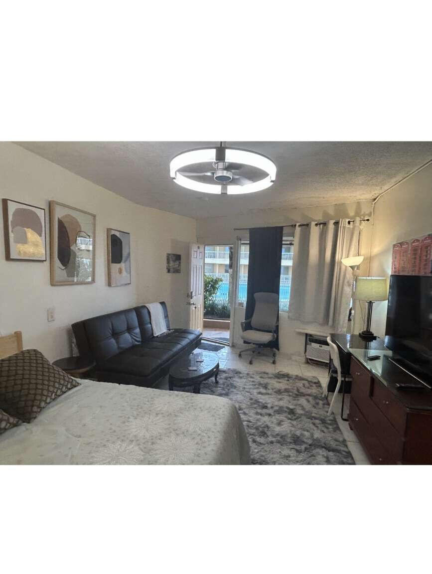 18335 Collins Avenue 159 Property Photo 2