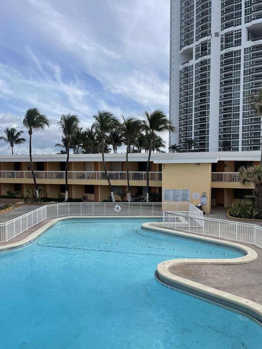 18335 Collins Avenue 159 Property Photo 12
