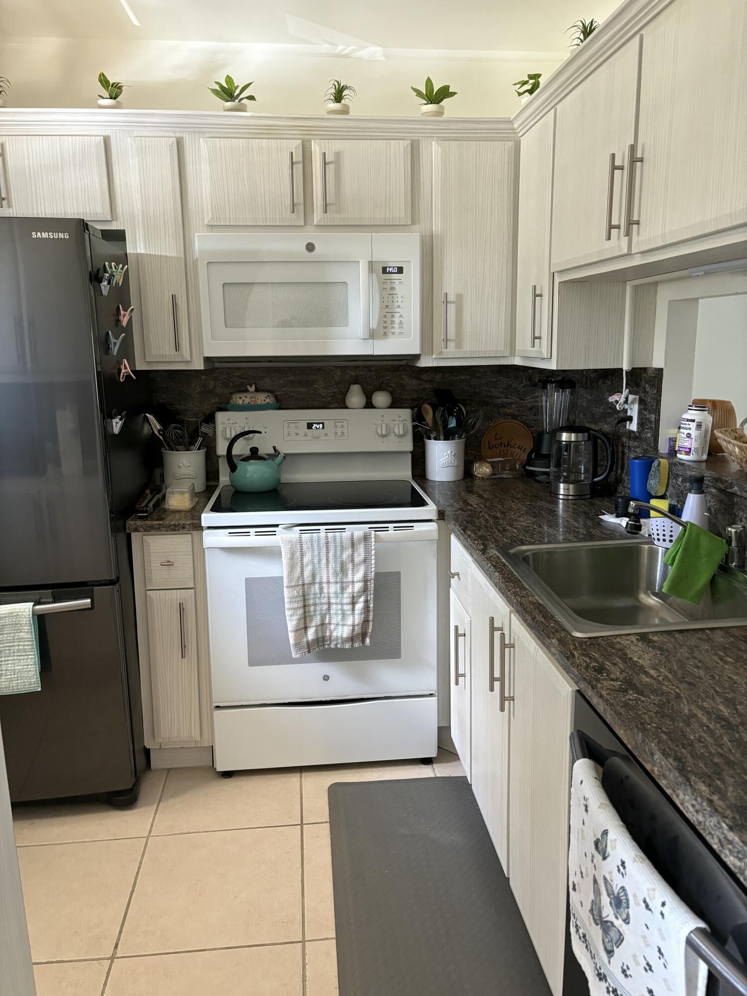 3430 Nw 52nd Avenue 204 Property Photo 18
