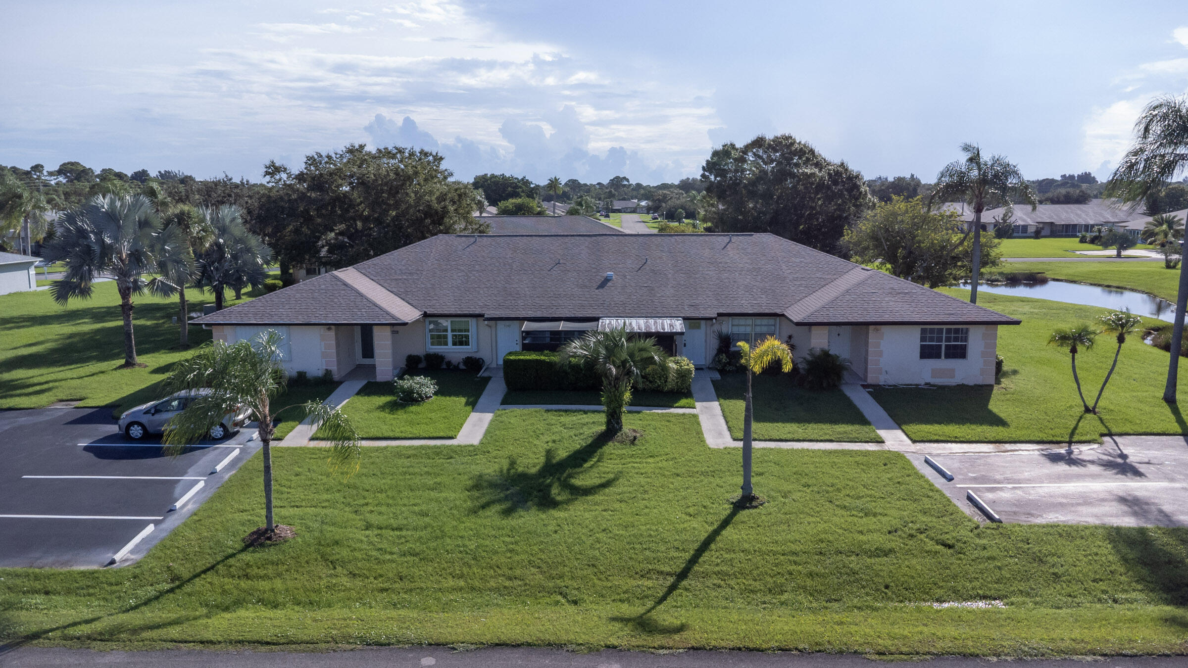 5794 Moss Court 7e Property Photo 1