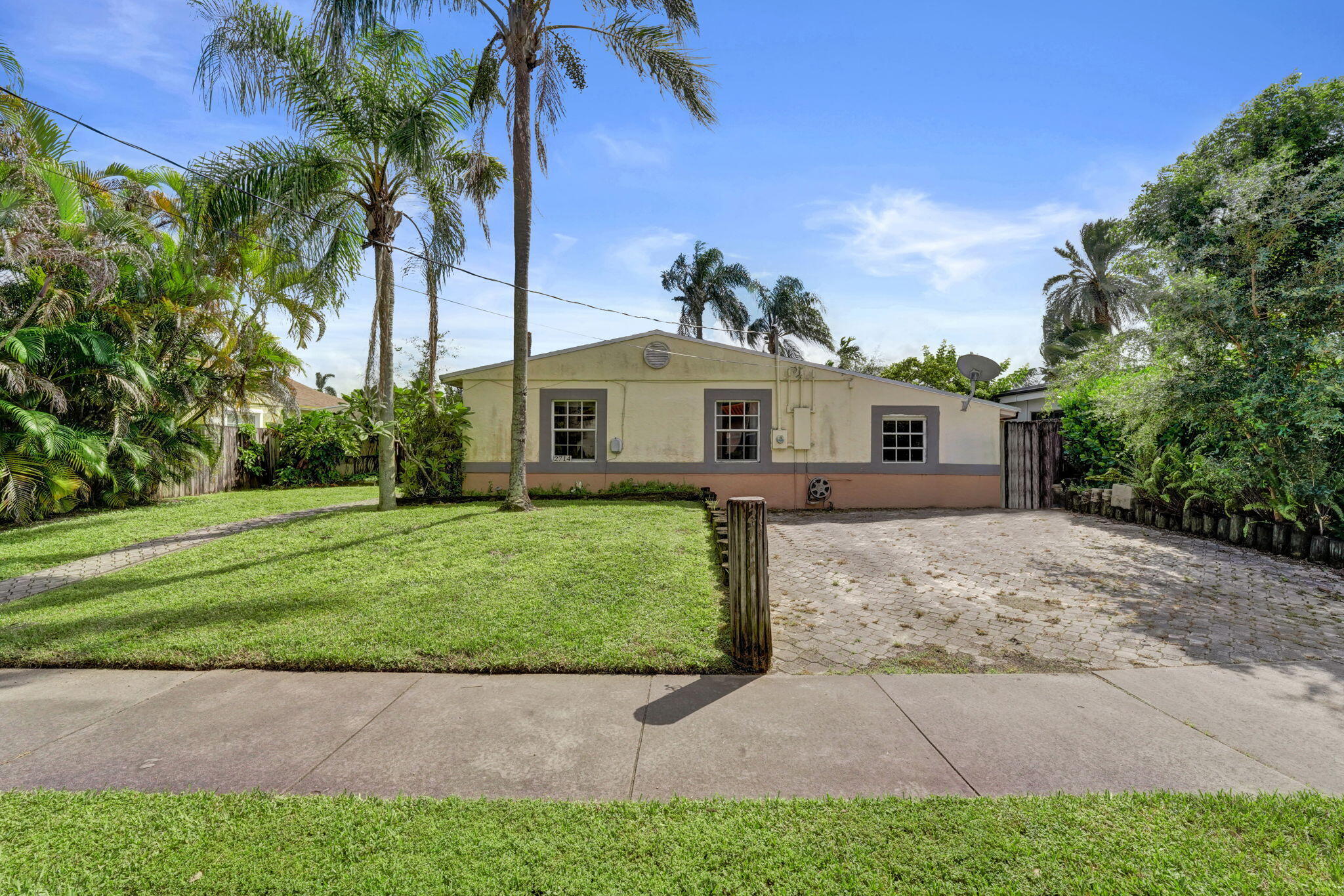 2714 Scott Street Property Photo 1