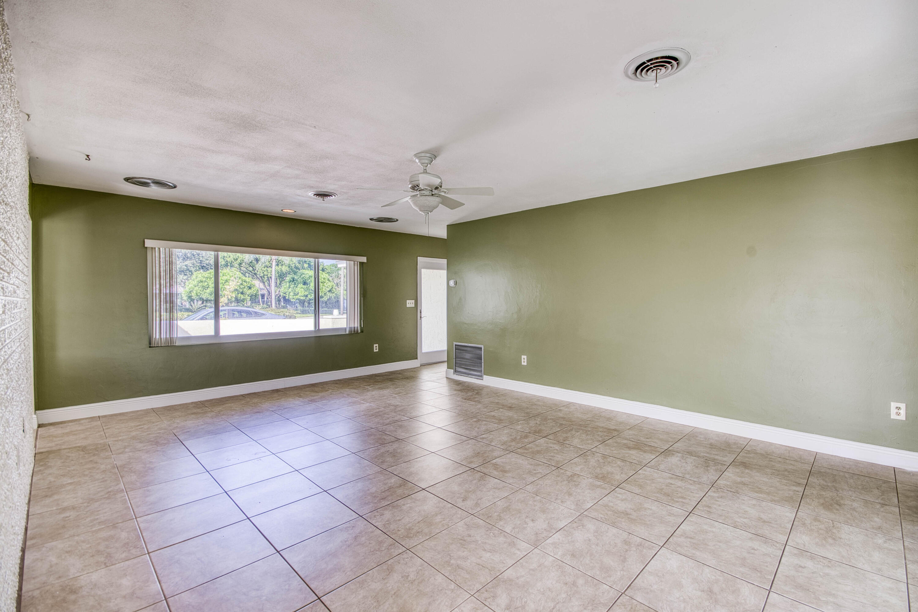 1025 Yale Drive Property Photo 4