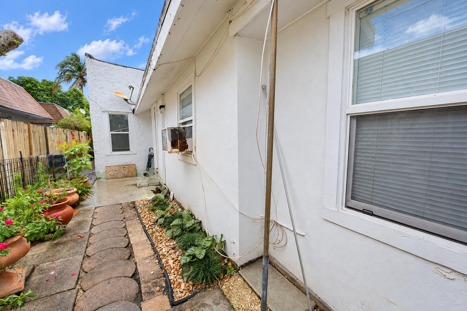 906 S J Street Property Photo 3