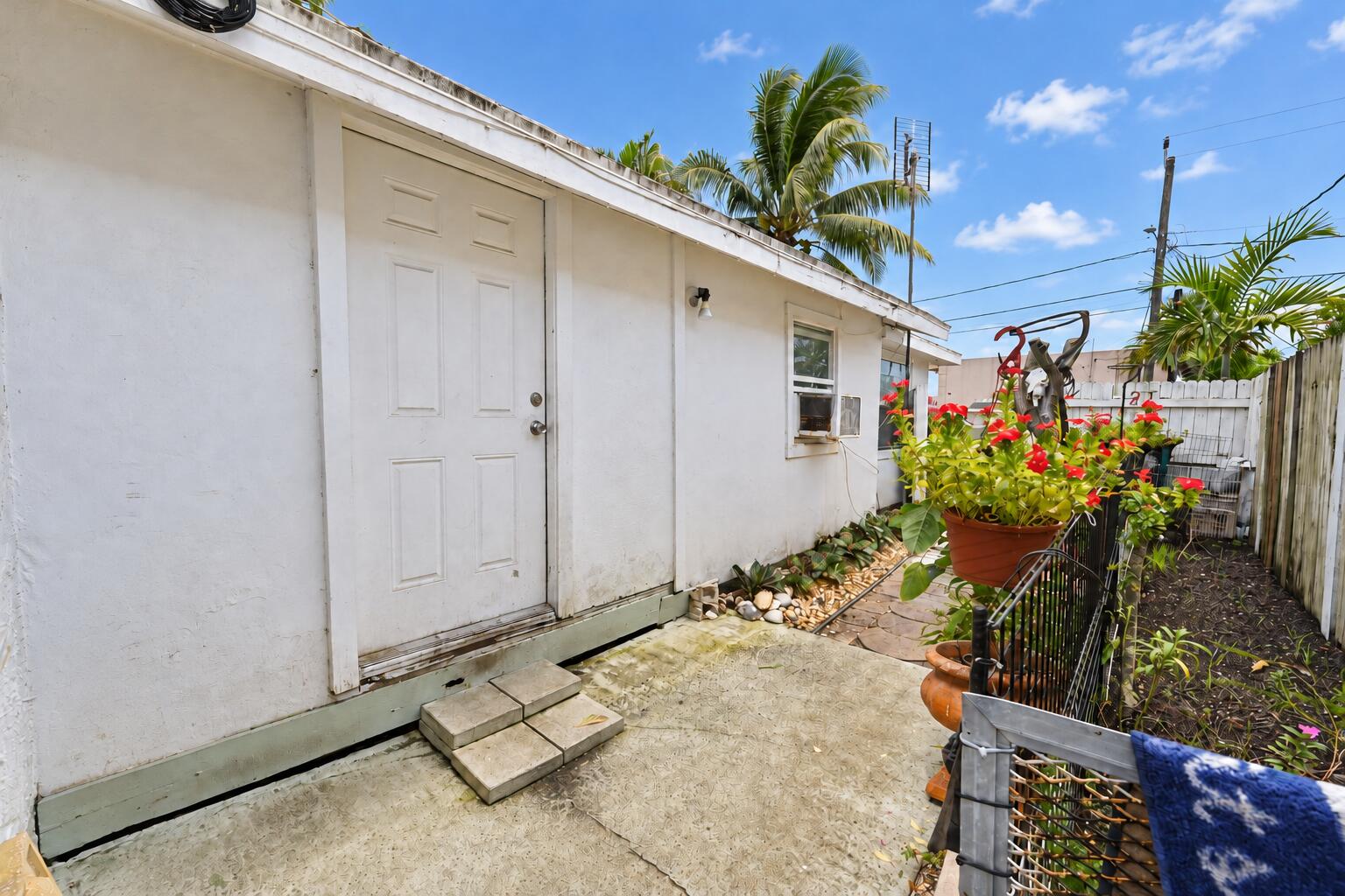 906 S J Street Property Photo 4