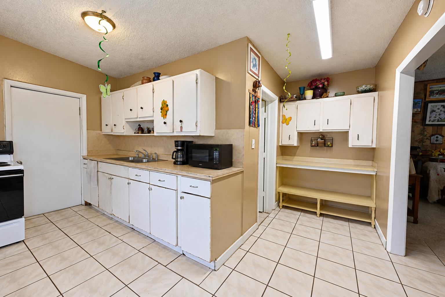 906 S J Street Property Photo 9