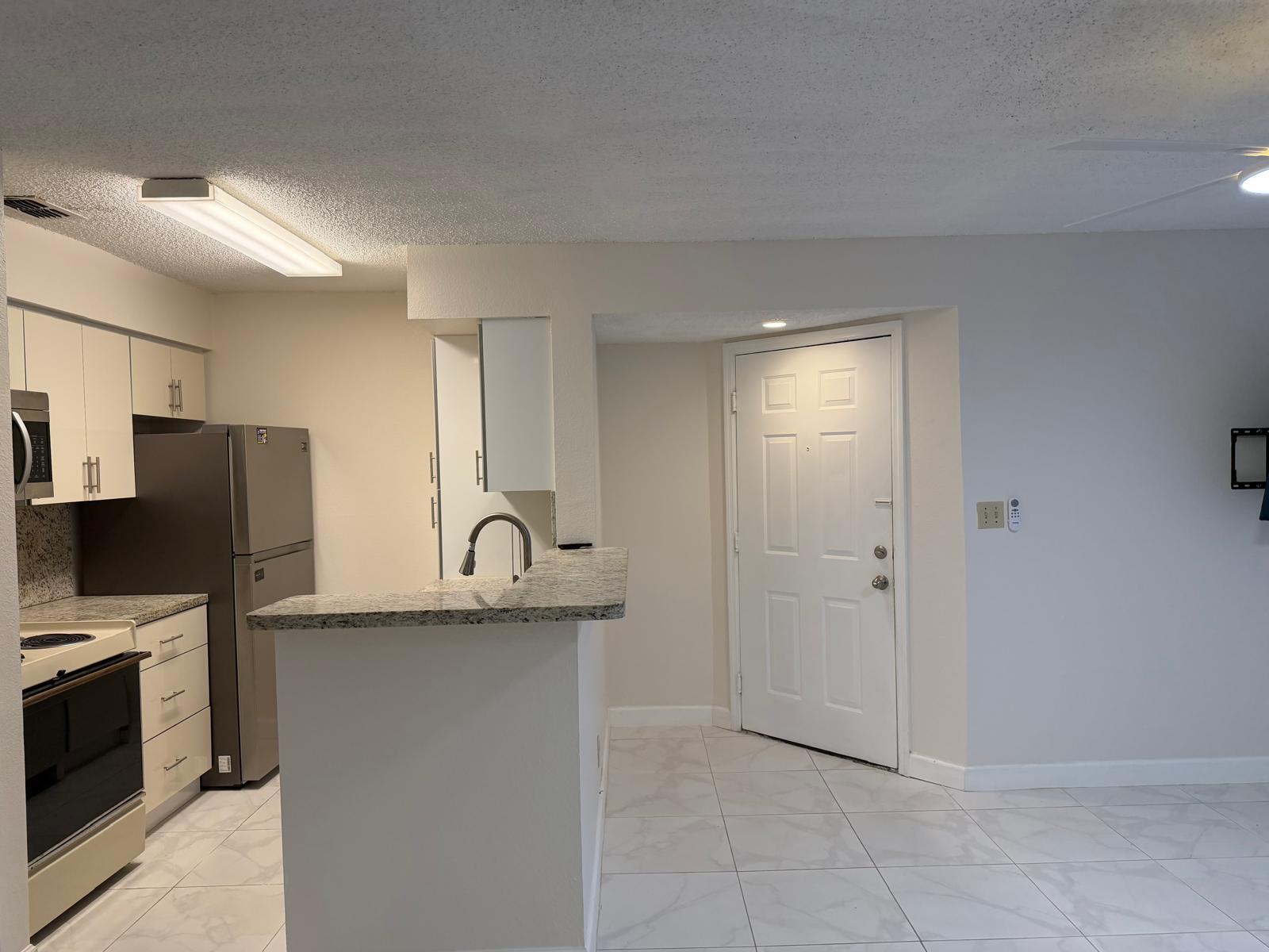 2926 S University Drive 6105 Property Photo 1