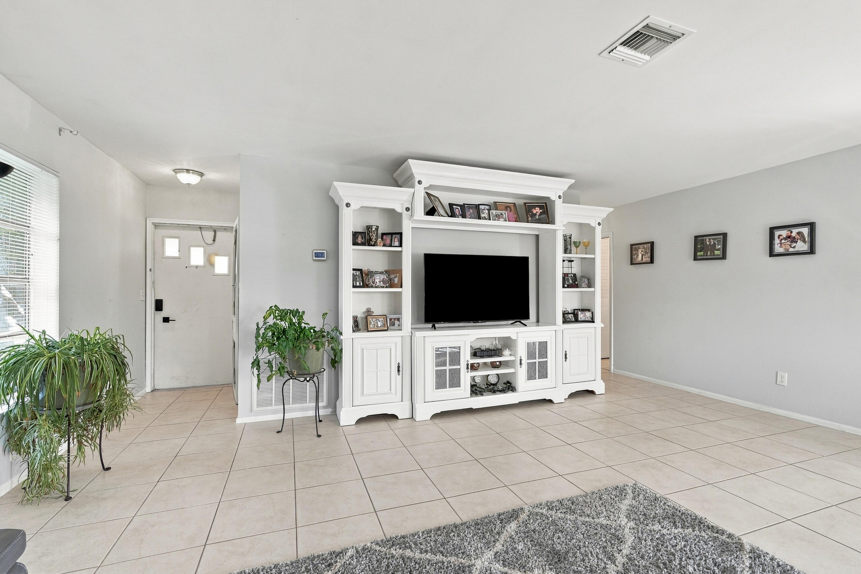 2886 Fernley Drive E 32 Property Photo 6